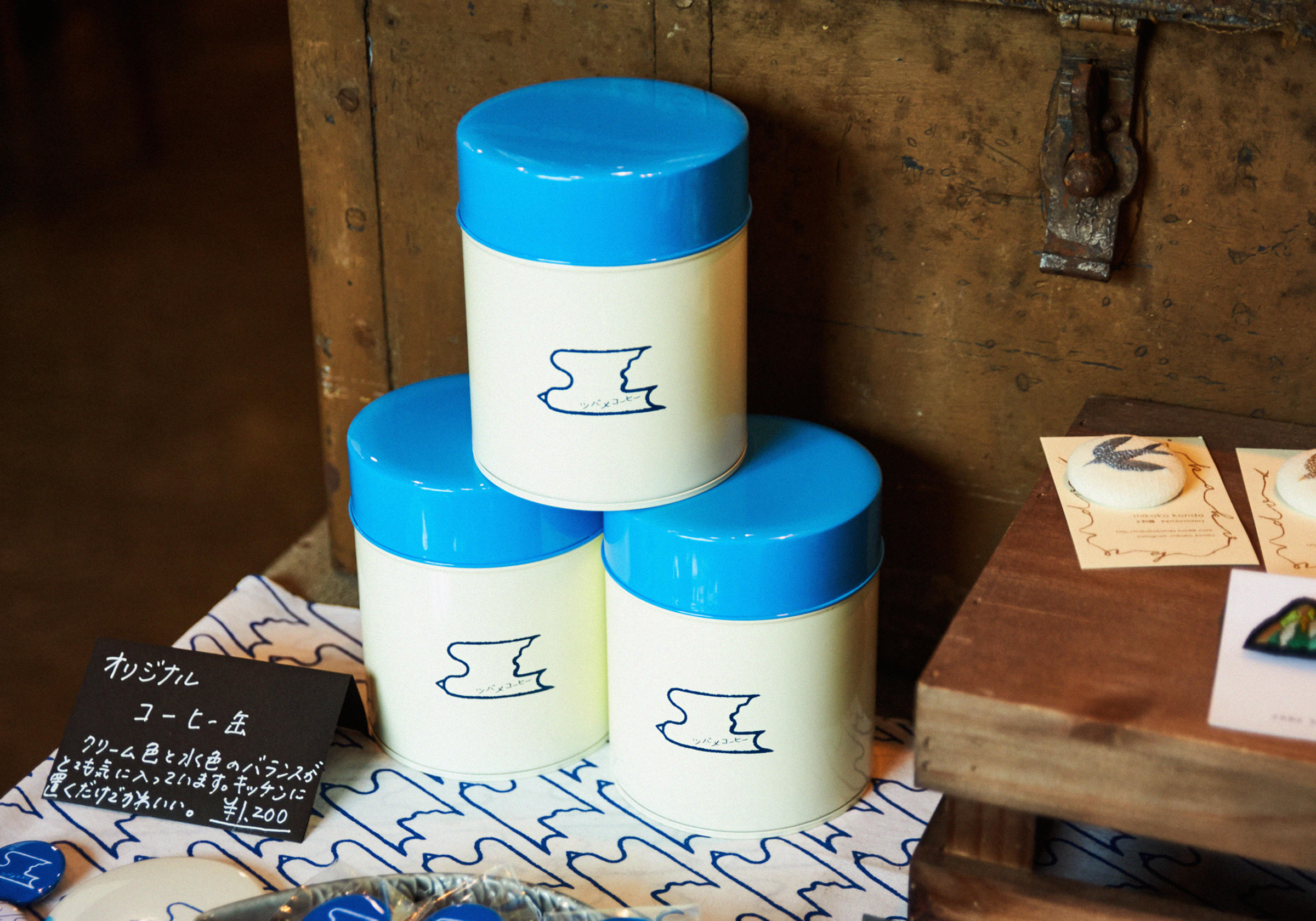 ツバメコーヒーのロゴ入り缶