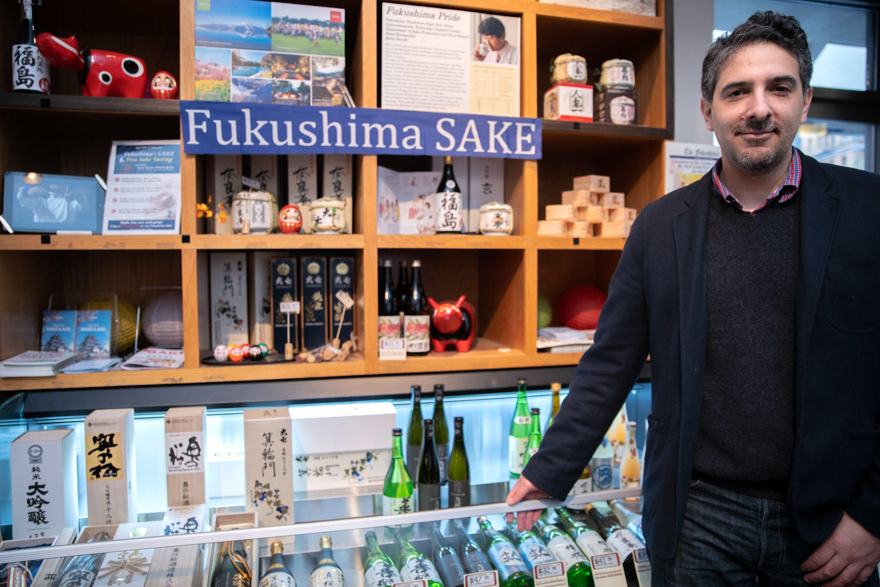 酒の冷蔵ショーケースとサラザールさん