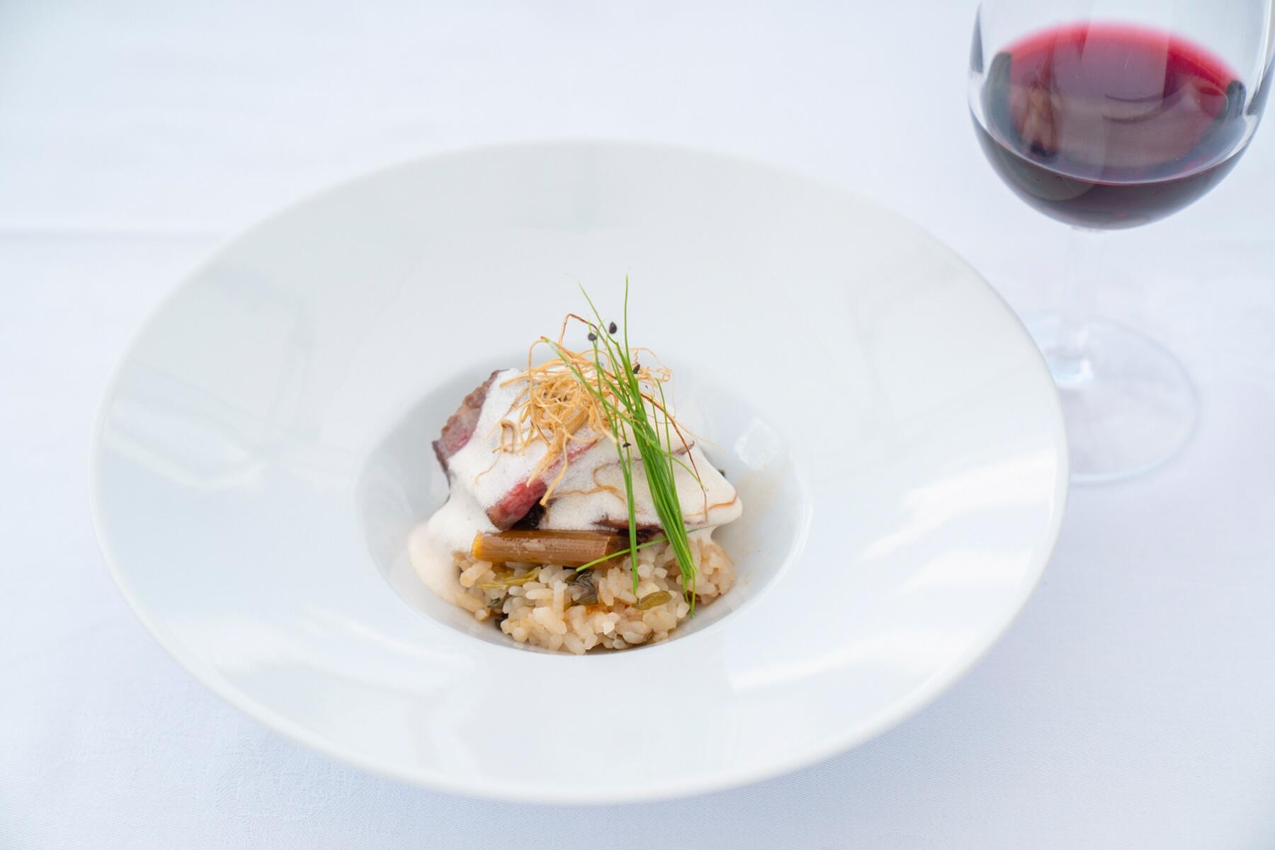 奥会津牛ロースとハイカラリッくんのすき焼き 鈴木農場米とやますけ農園玉子