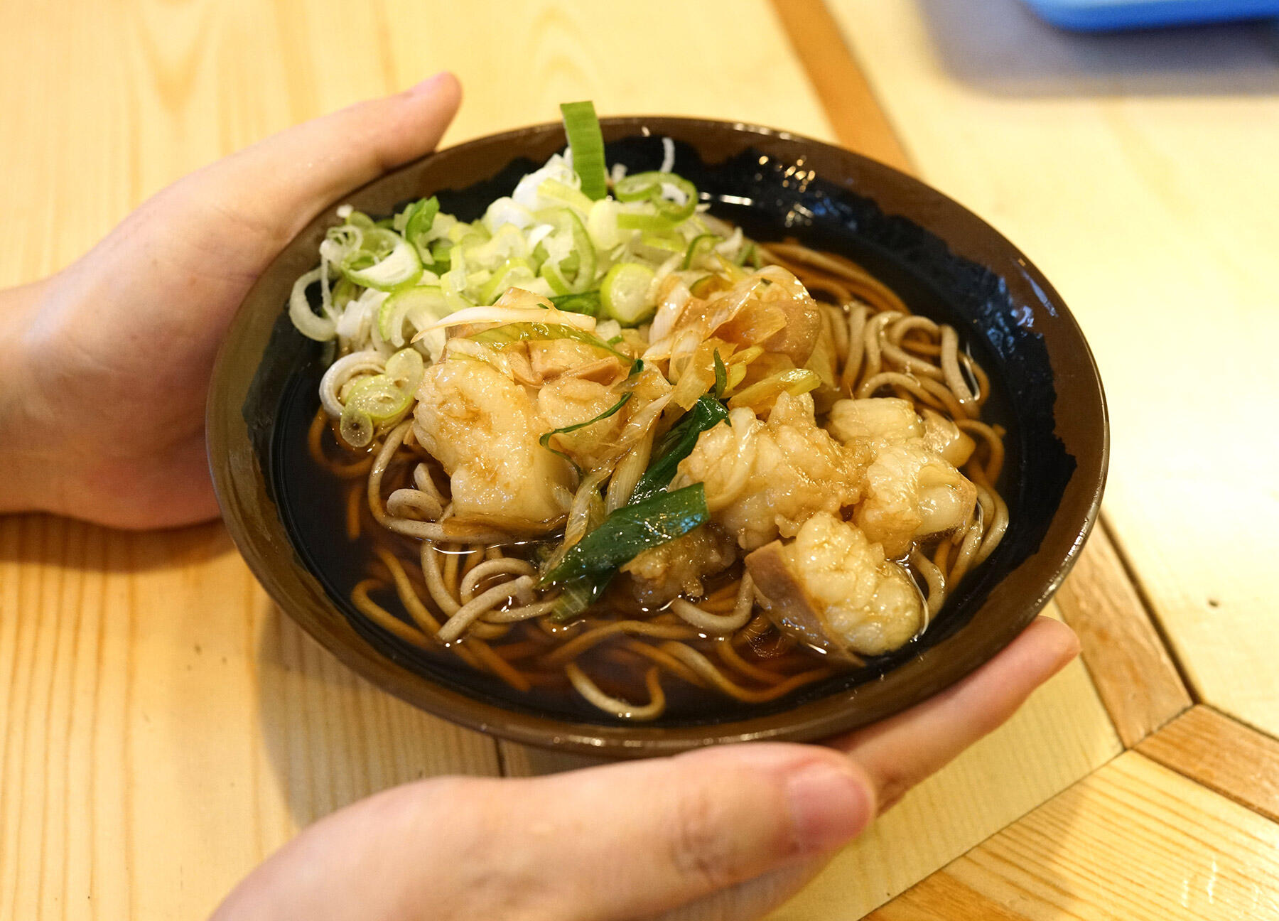 マルチョウそば 880円。