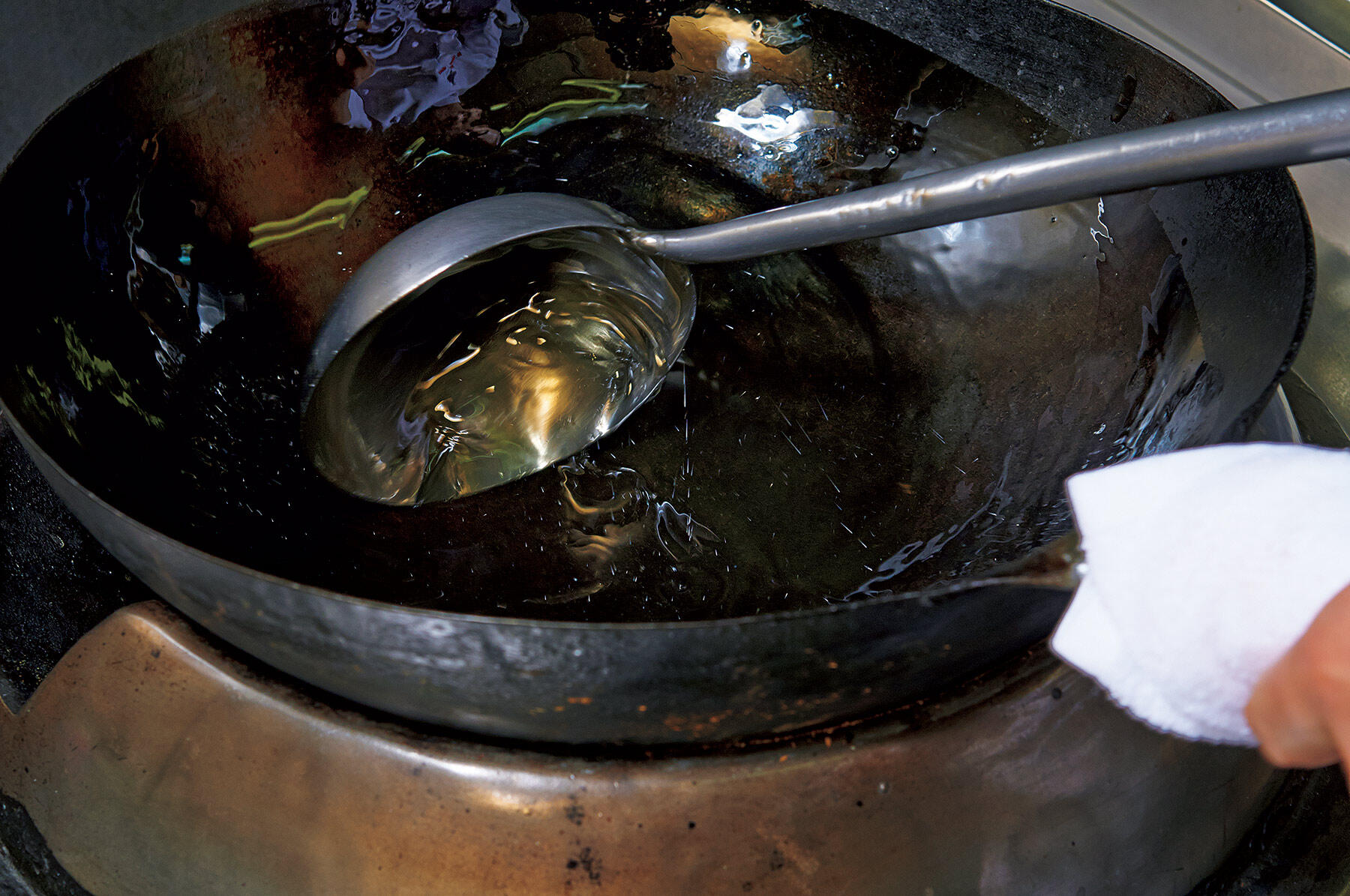 鍋の油ならしをする