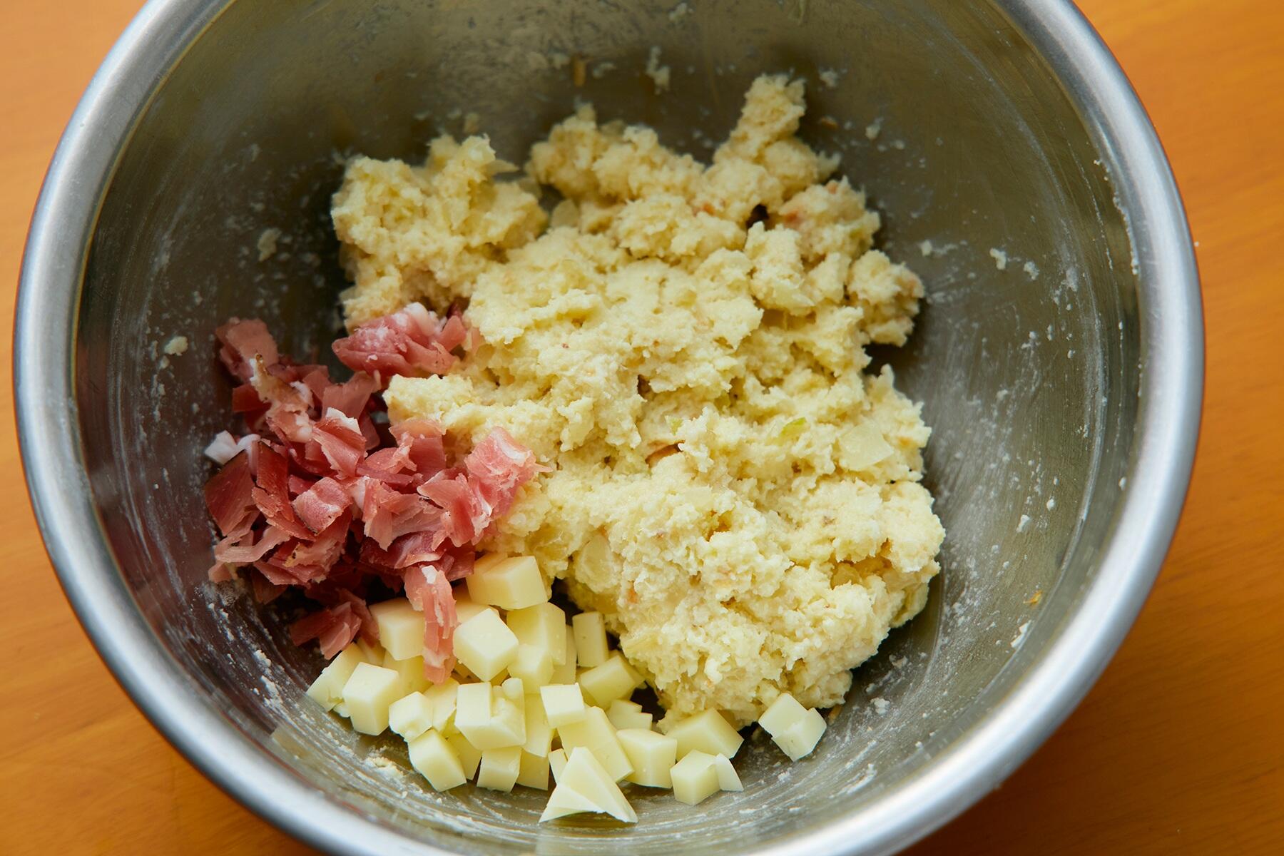 スペックとチーズを加える