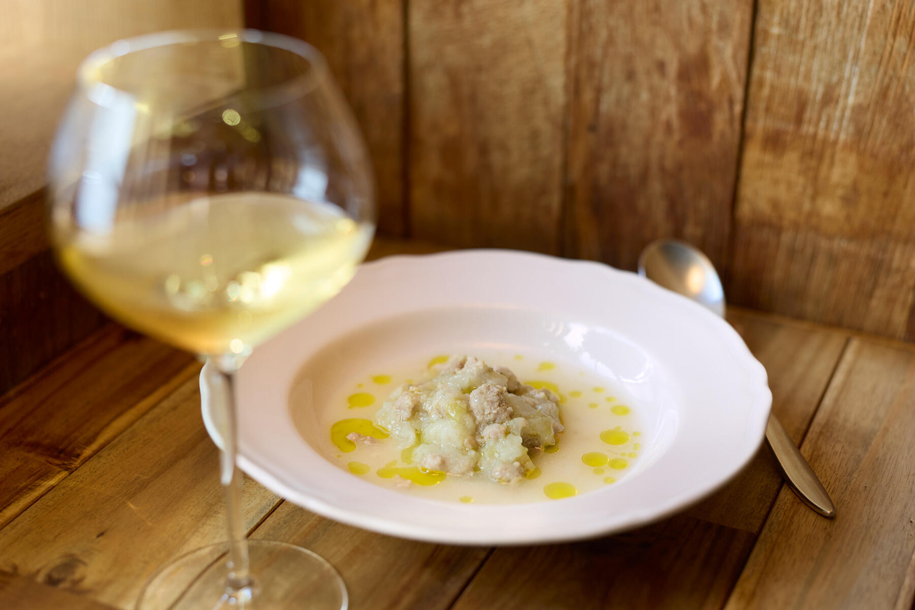 サルシッチャとカブの煮込み1,540円。