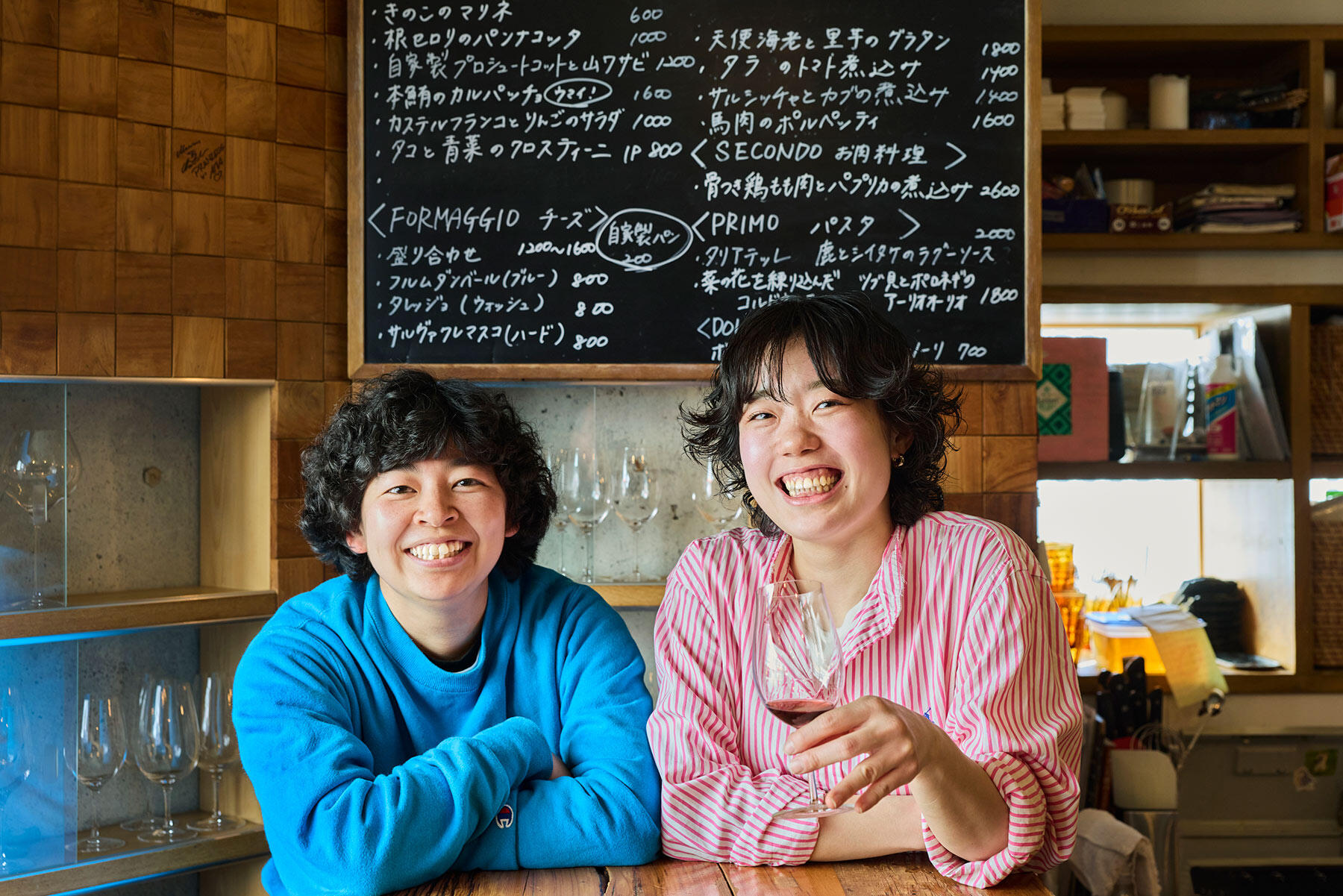 稲部さん（右）と料理人の内山さん（左）