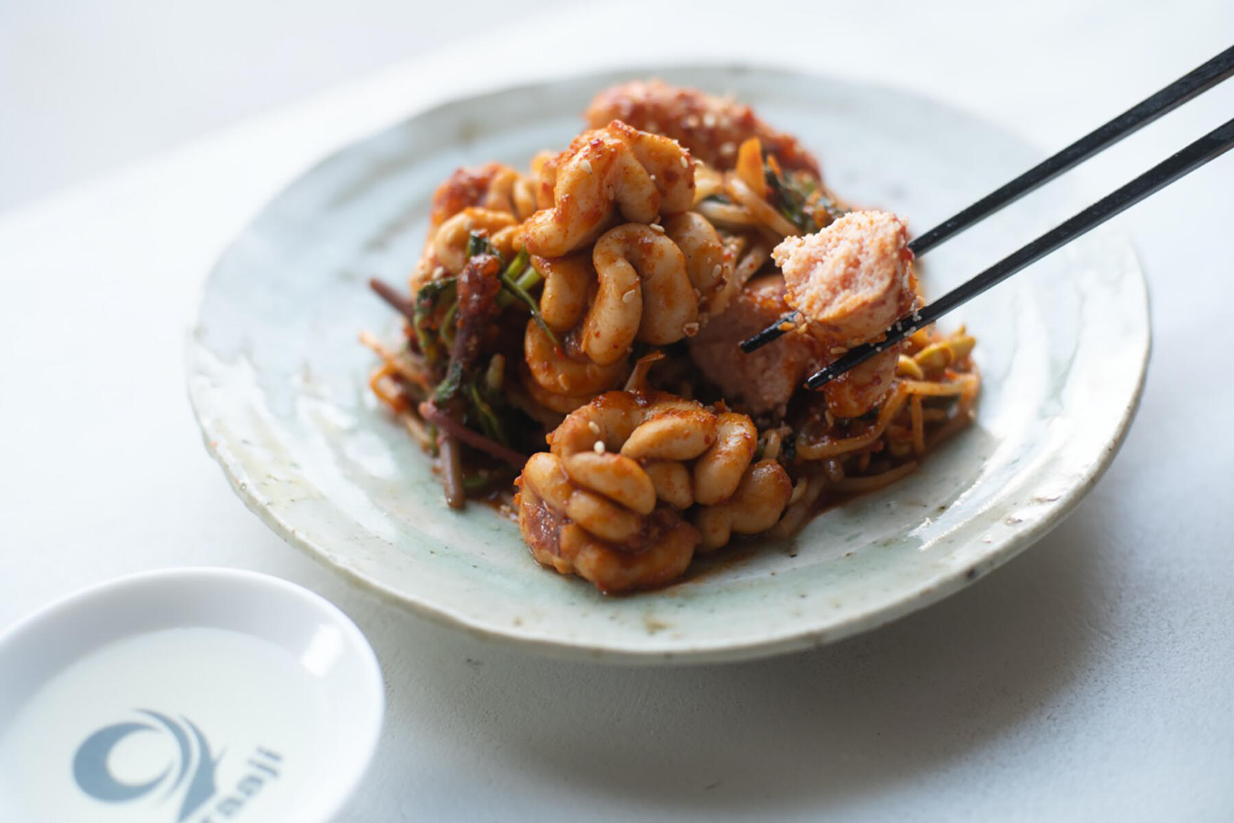 野菜を加えて蒸し煮する