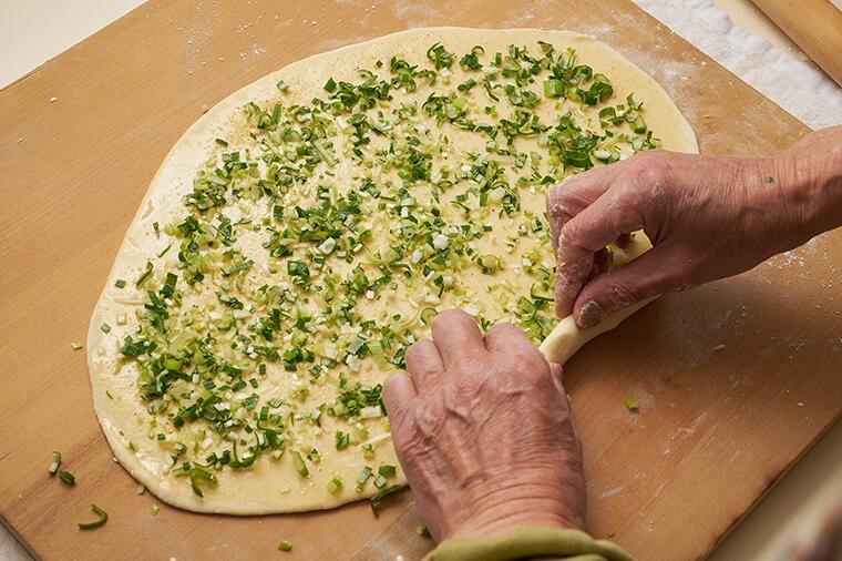 【生地をのばす】