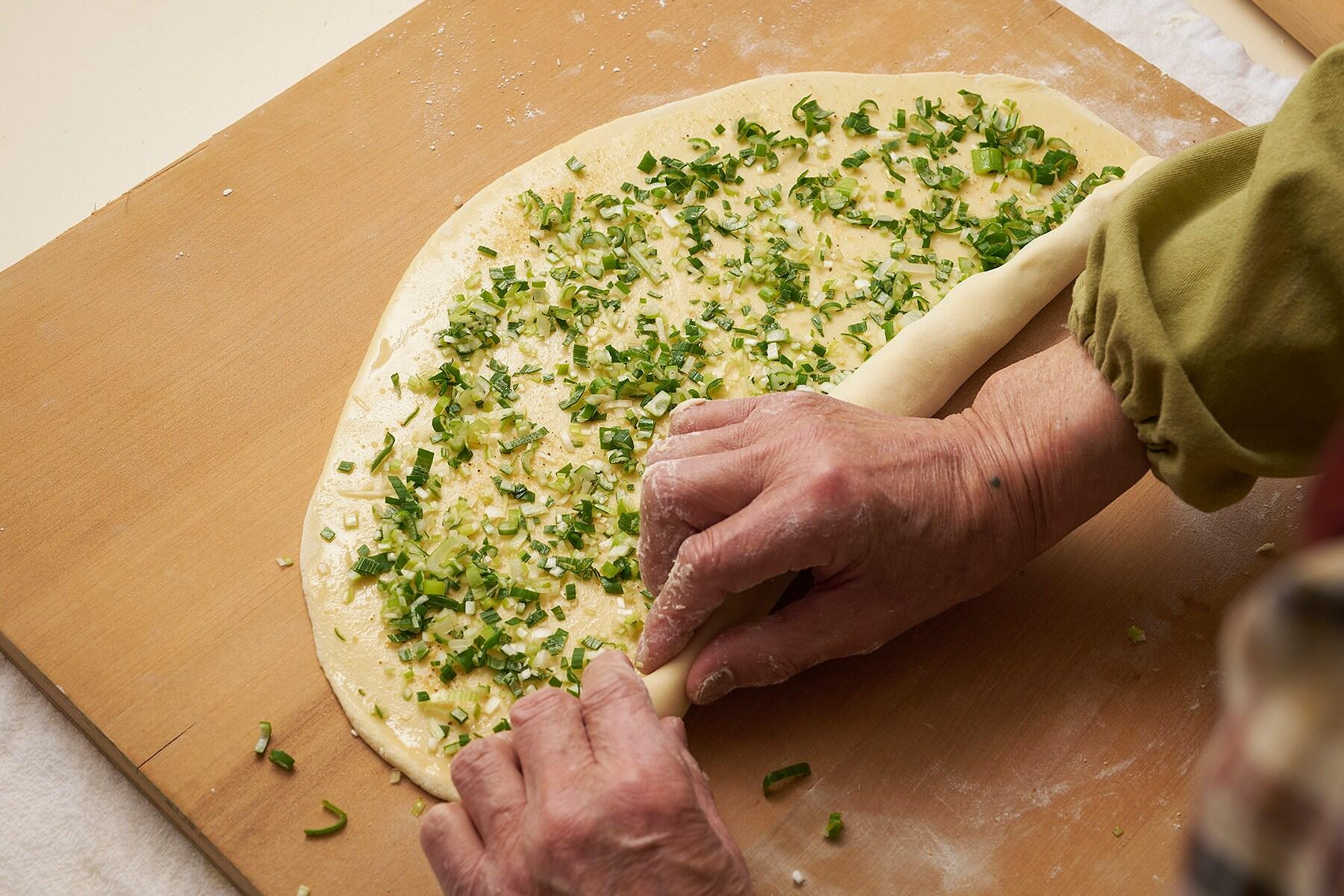 【生地をのばす】