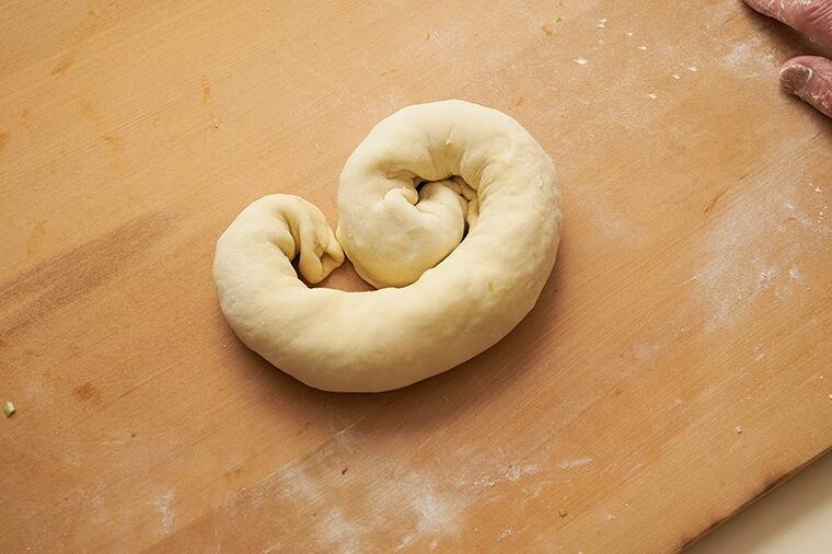 【生地をのばす】