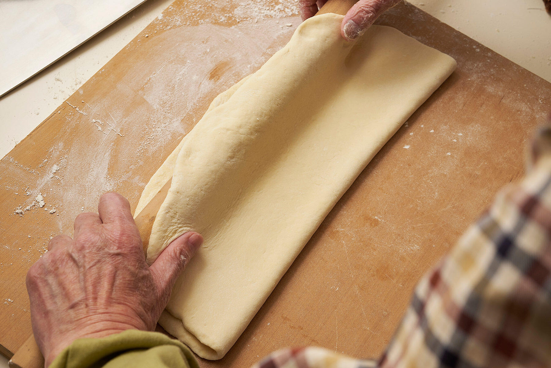【生地をのばす】
