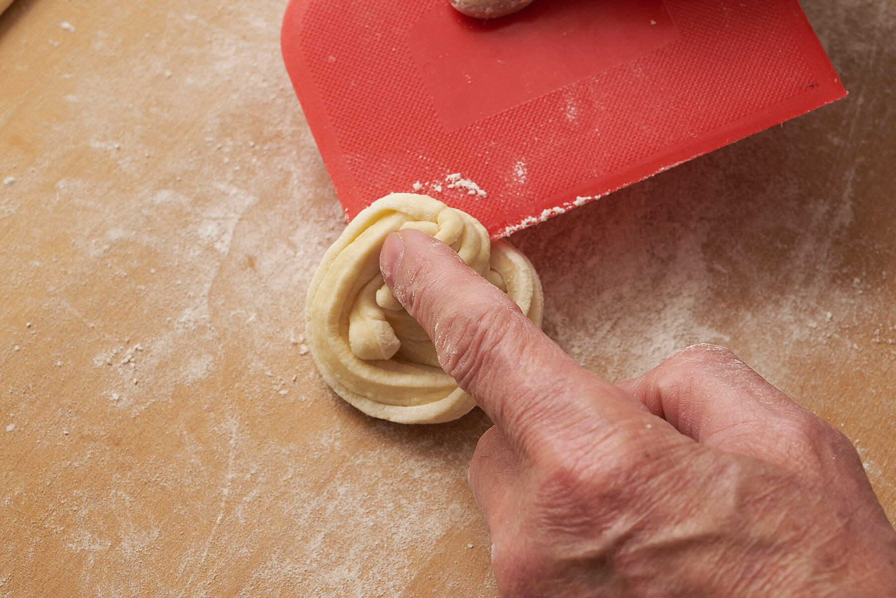 渦巻き状にくるくると巻く