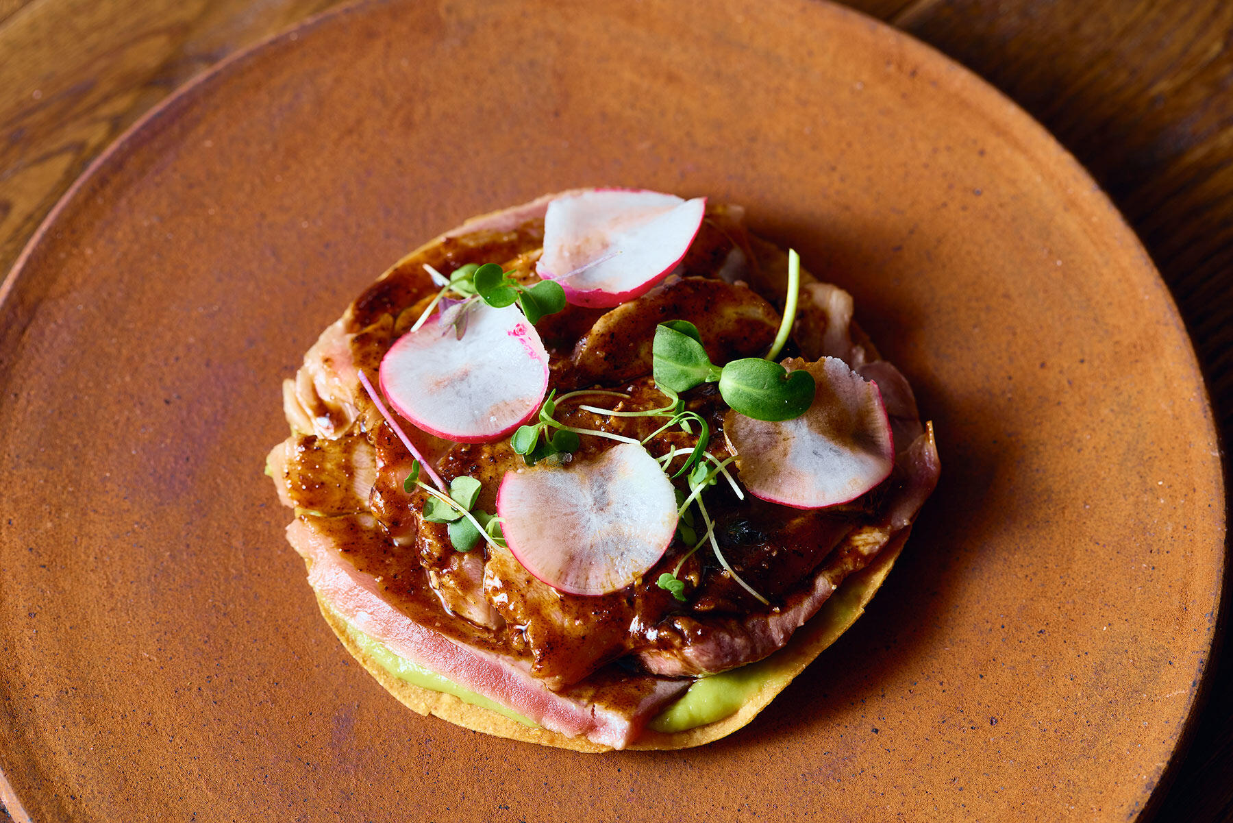 本マグロのトスターダ　サルサマチャ　1,400円（税込み）