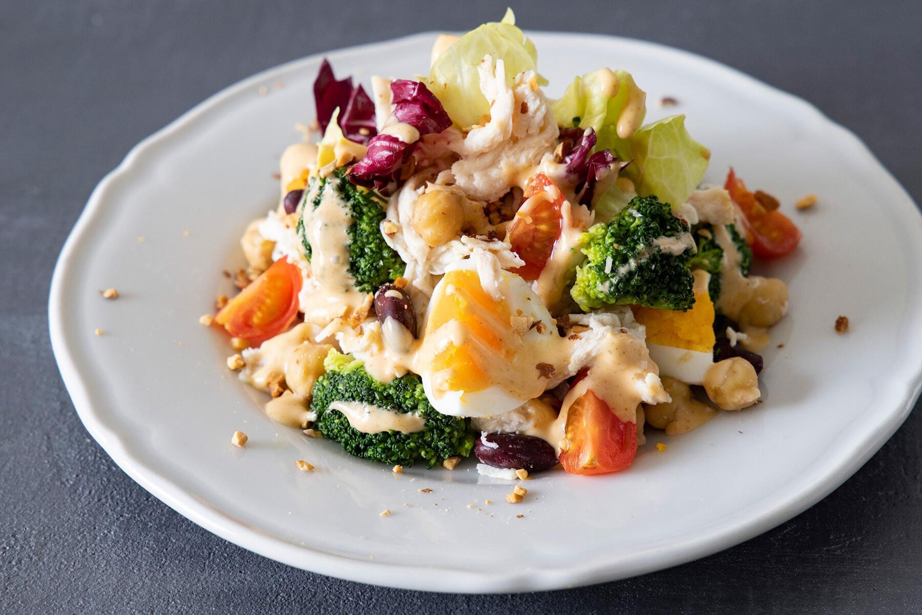 たんぱく質が摂れる！蒸し鶏とお豆の美サラダ®　（150g）850円