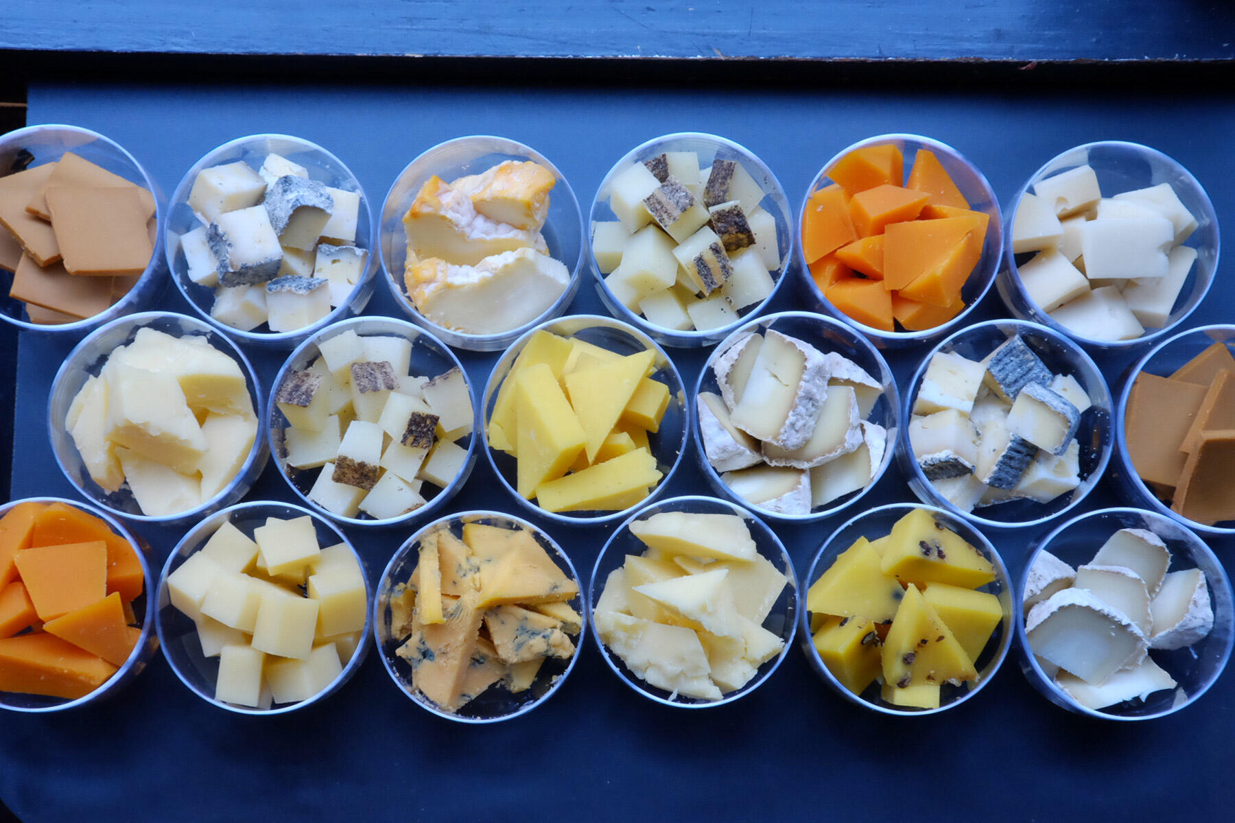 カップ入りチーズ10種 各 1,000円~