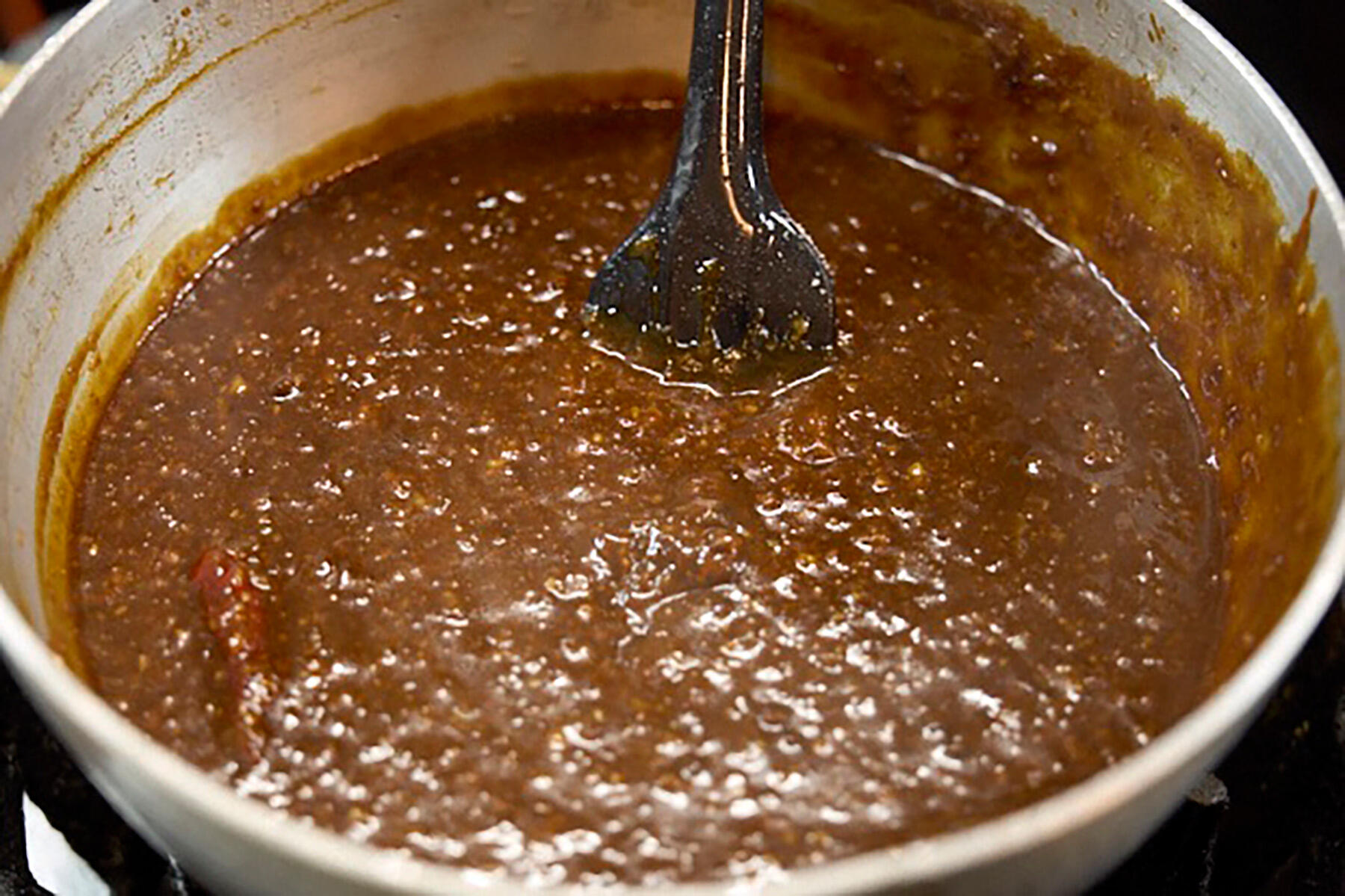 合わせ味噌と肉を混ぜる