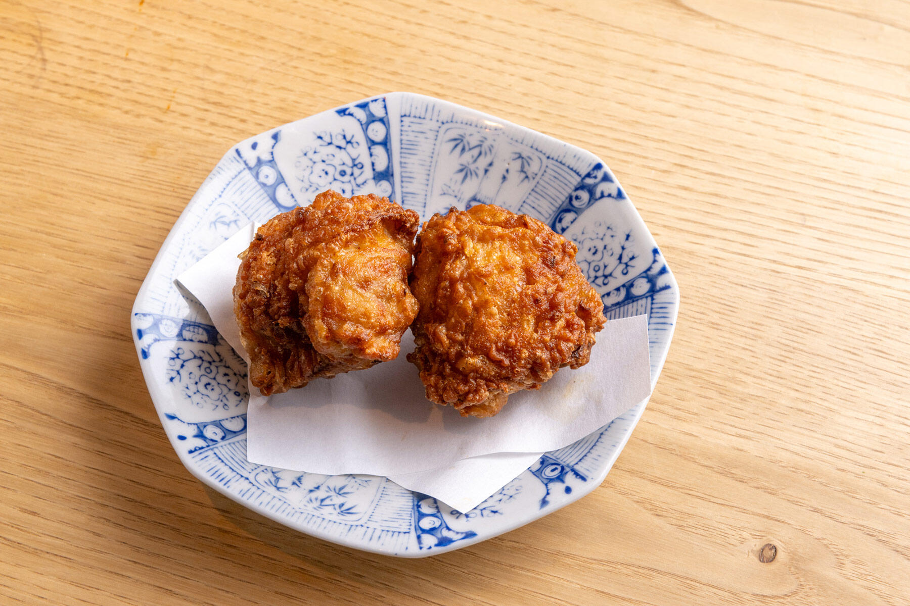 エスニック鶏唐揚げ　880円