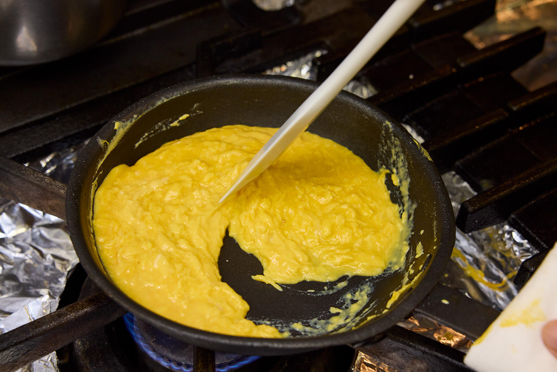 スクランブルエッグをつくる