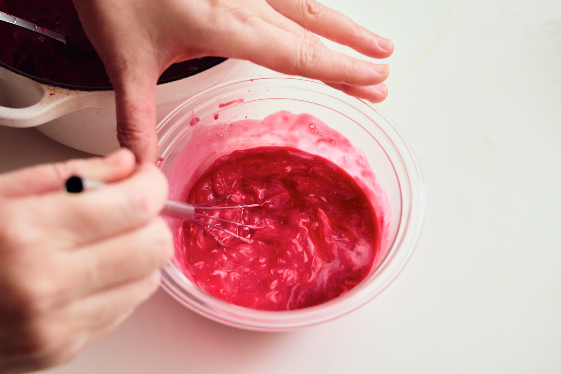 サワークリームをのばす