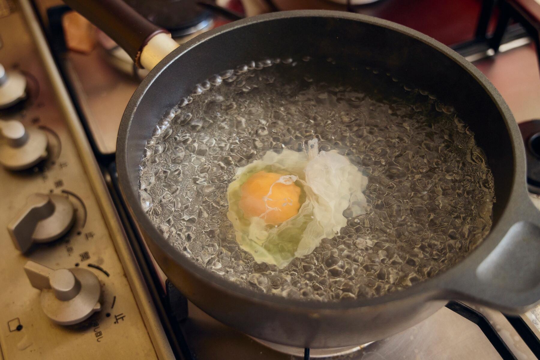 ポーチドエッグをつくる②