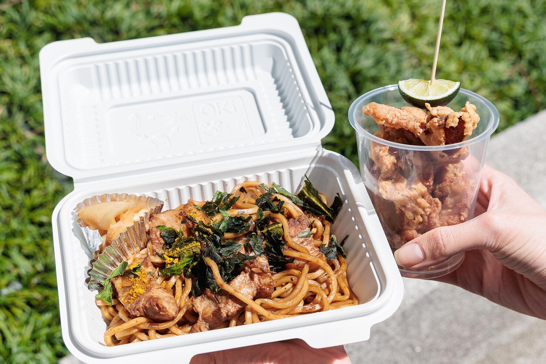 焼きそばと唐揚げ