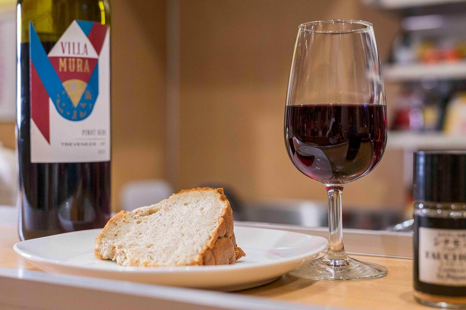 ワインとケーキ