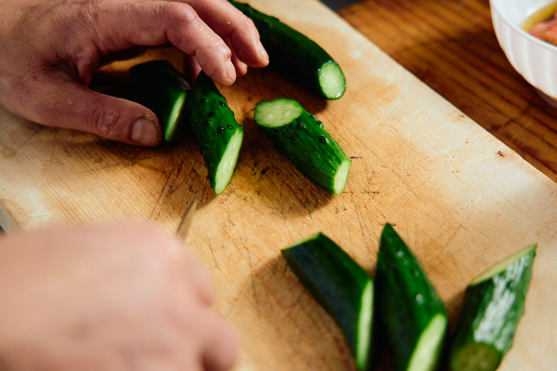 きゅうりを切る
