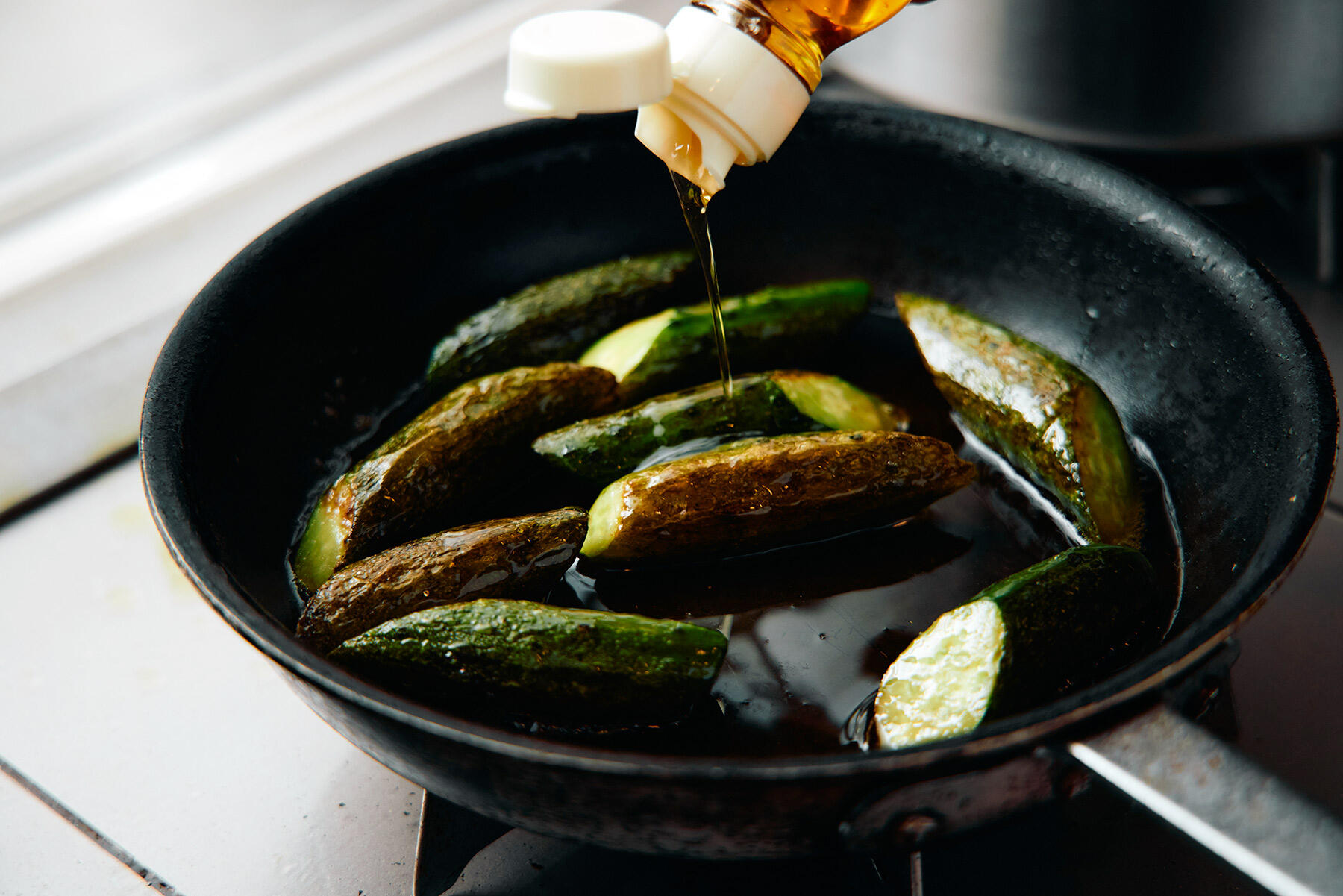 きゅうりに焼き目をつける