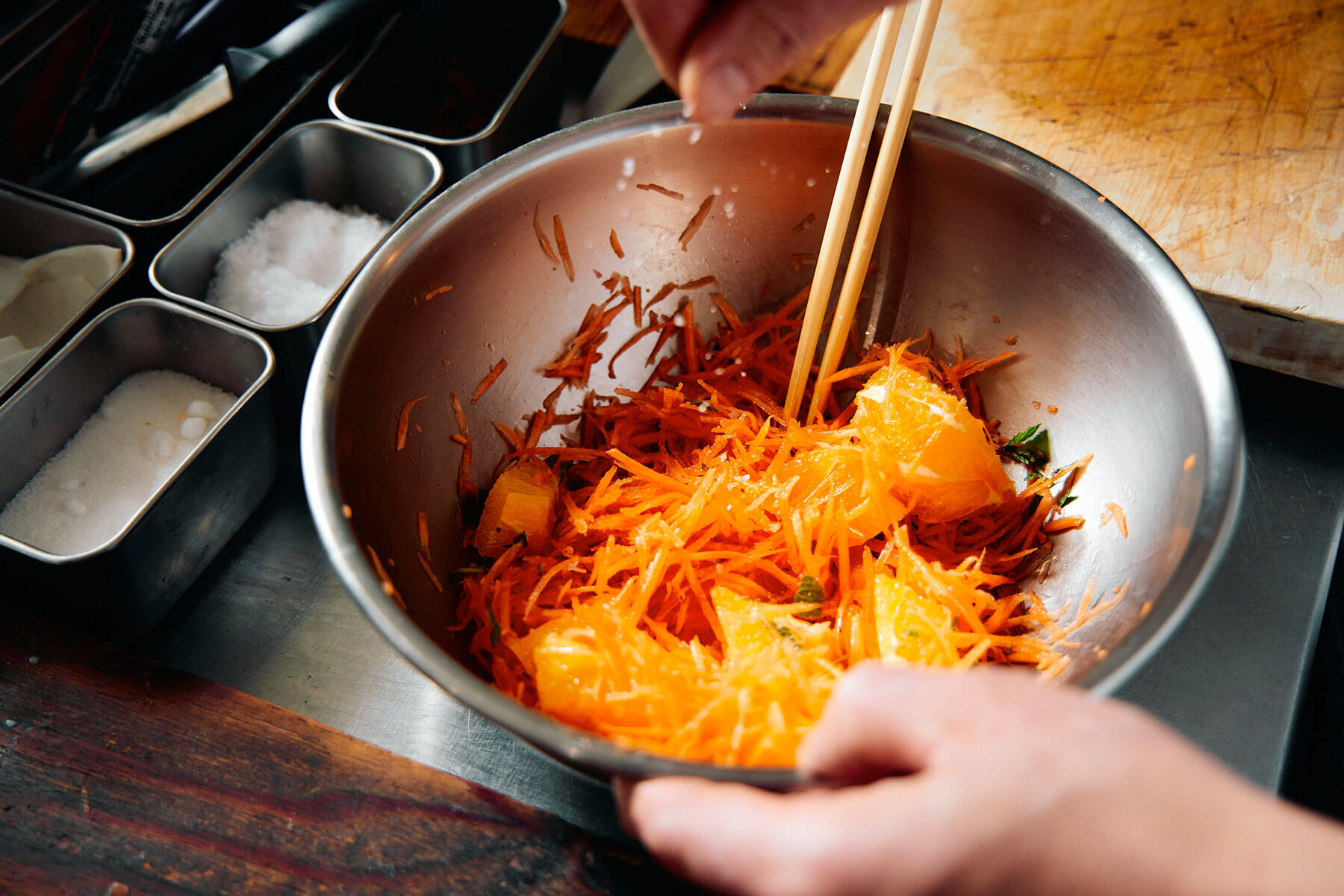 先に塩で和える