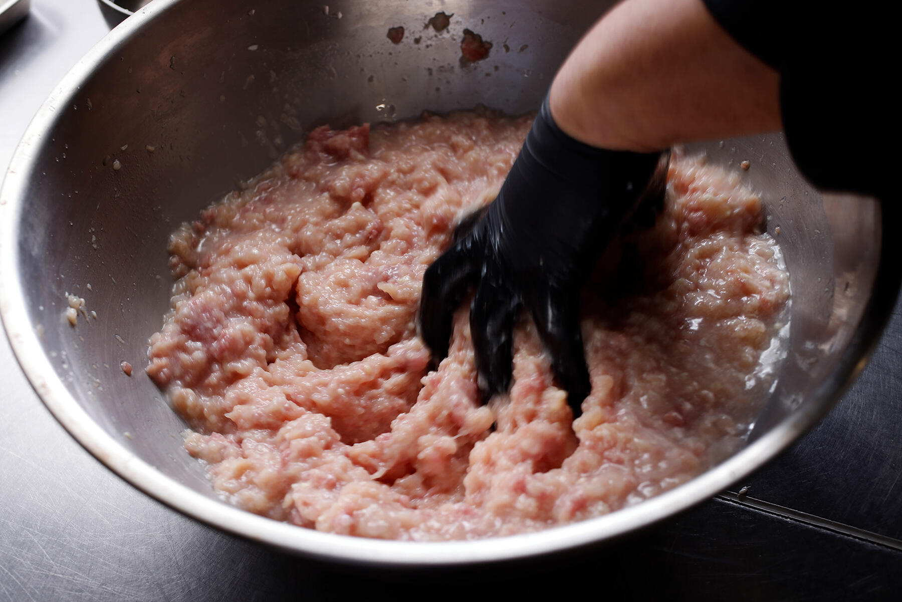 挽き肉を混ぜる