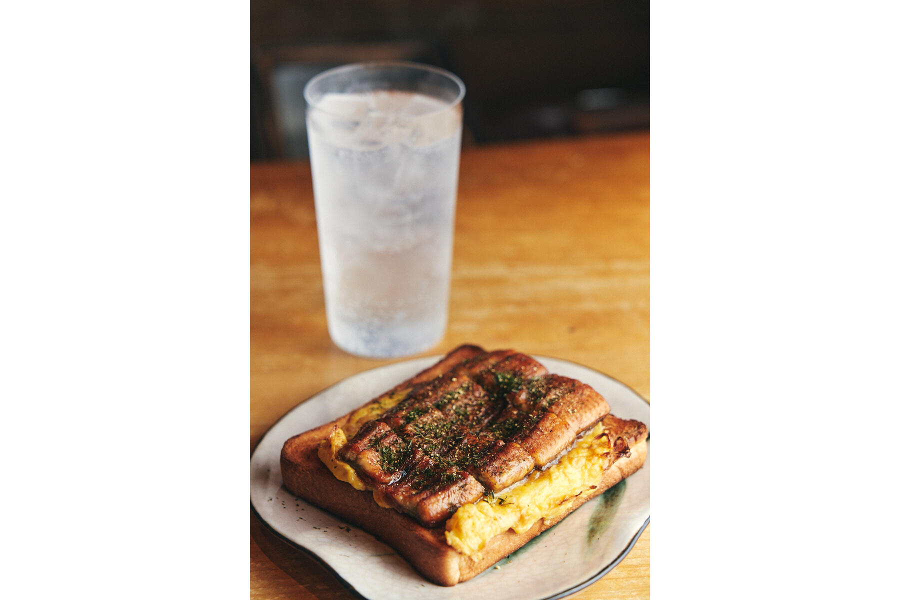 ふんわり甘い"うなぎの焼き卵とじトースト"