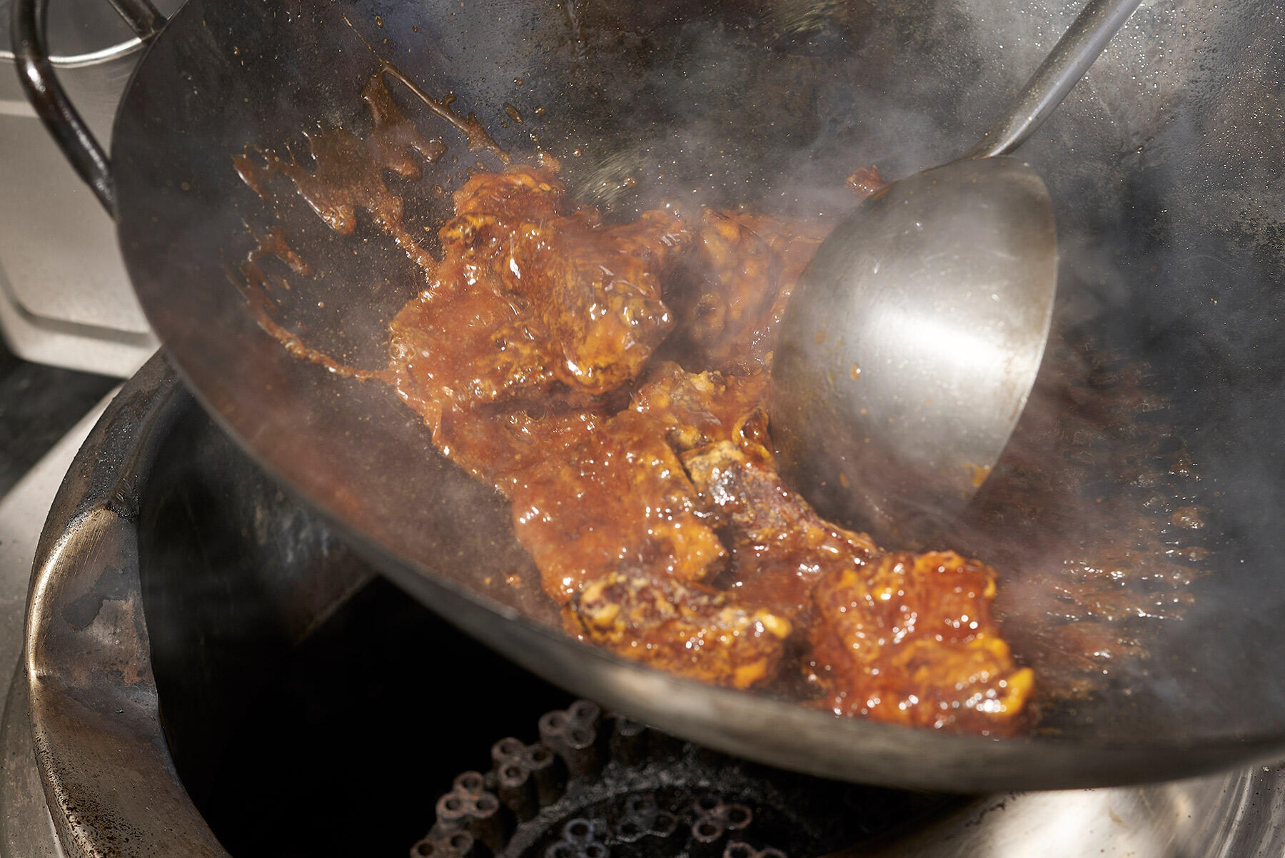 カレーソースをからめて完成!