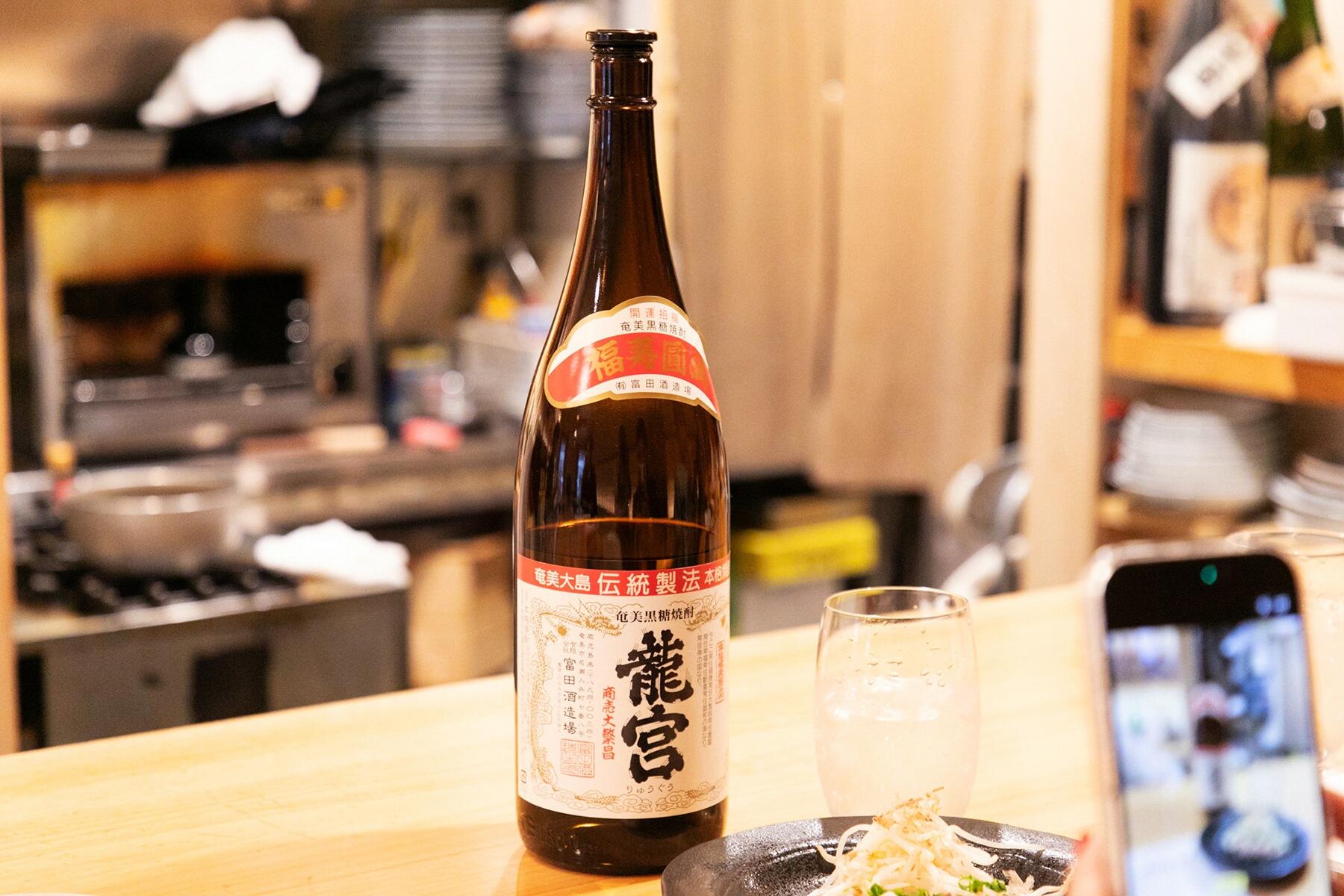 奄美大島・富田酒造場　黒糖焼酎「龍宮」／ソーダ割り