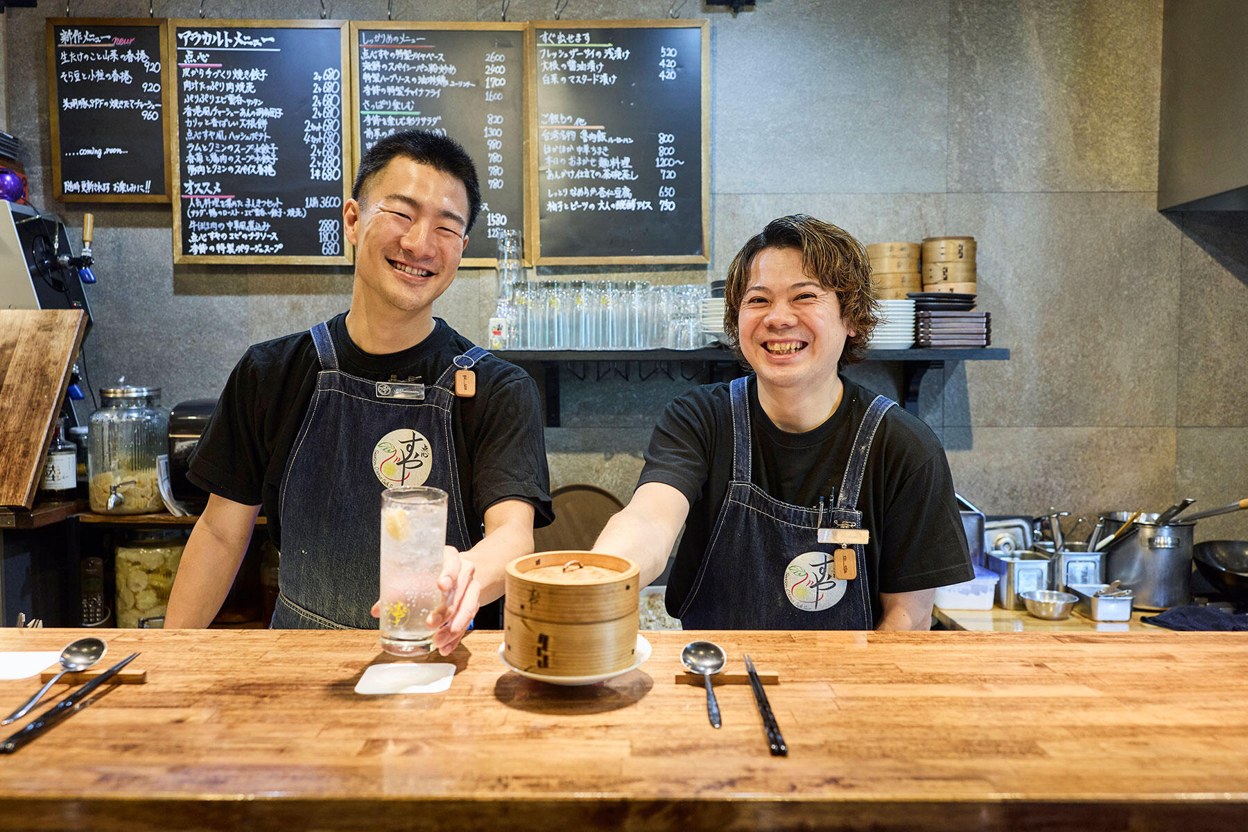 店長・須田智尋さん(右)と代表・安元晋吾さん(左)