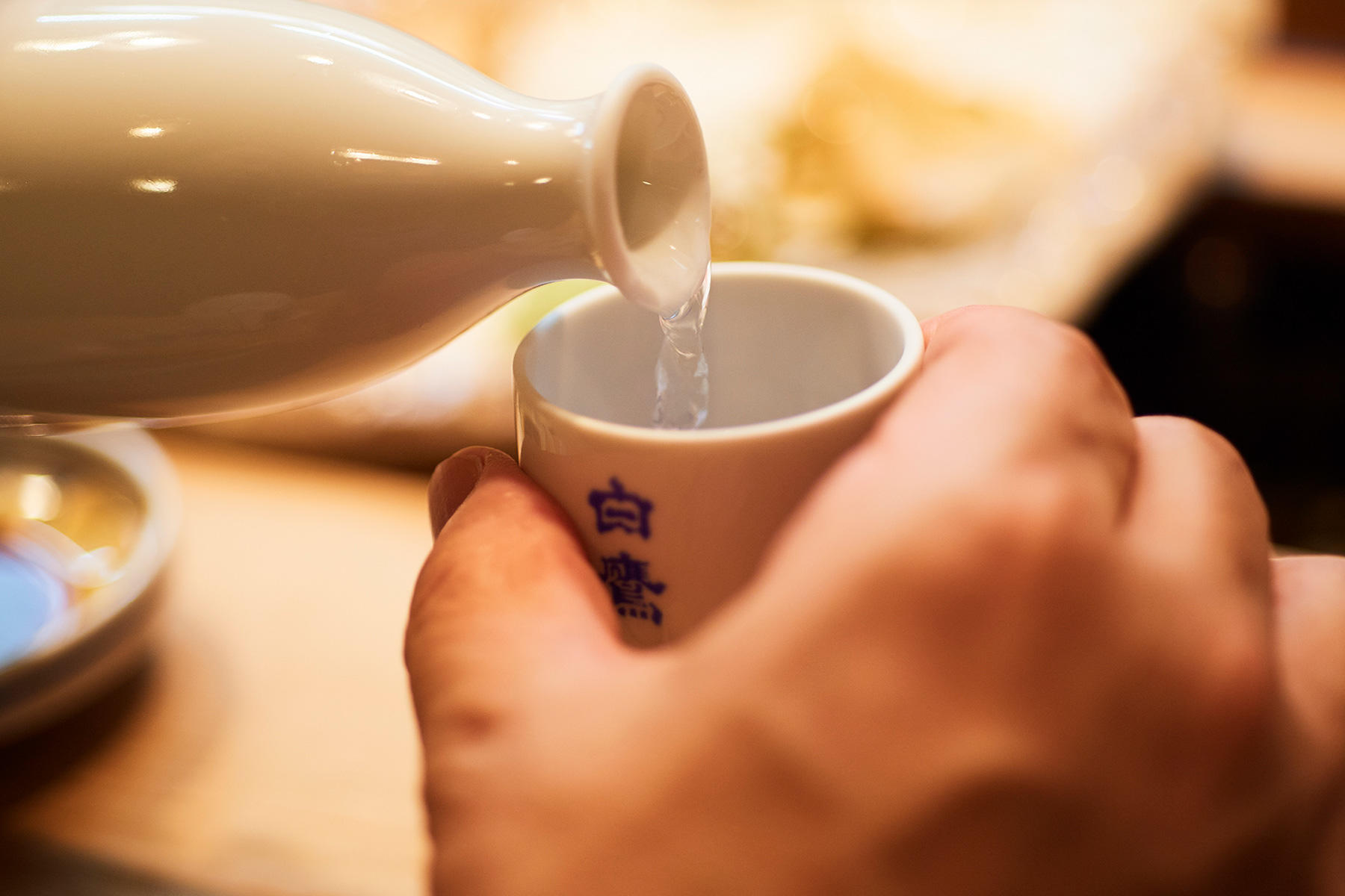 店も仕舞いが近づくと、大将と客とで酒を酌み交わすことも少なくない。むろん、大将は呑兵衛である。