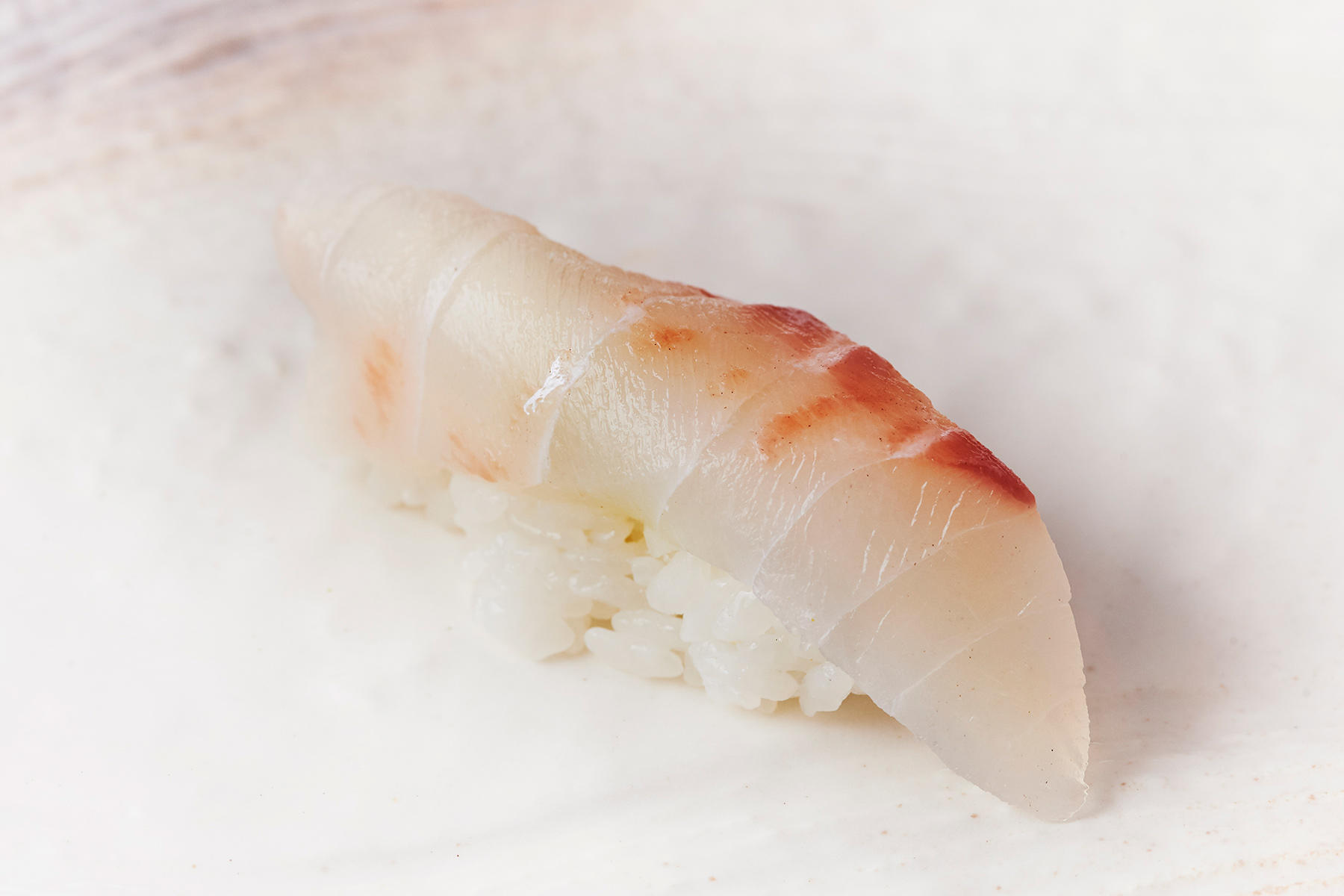 鯛。白身のトリとして出すことが多いという。もちろん、三河湾から。