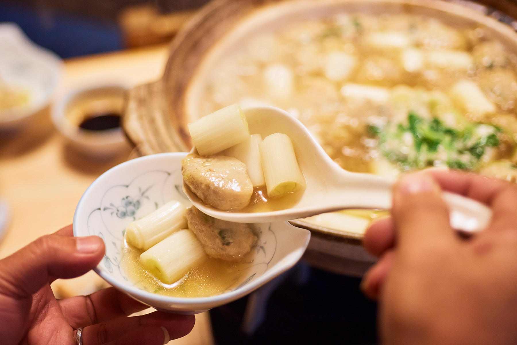 刺身と握り以外の料理は、仕入れの状況によって変わる。冬の宴席であれば、ねぎま鍋がオススメ。好みや予算にも応じてくれる。