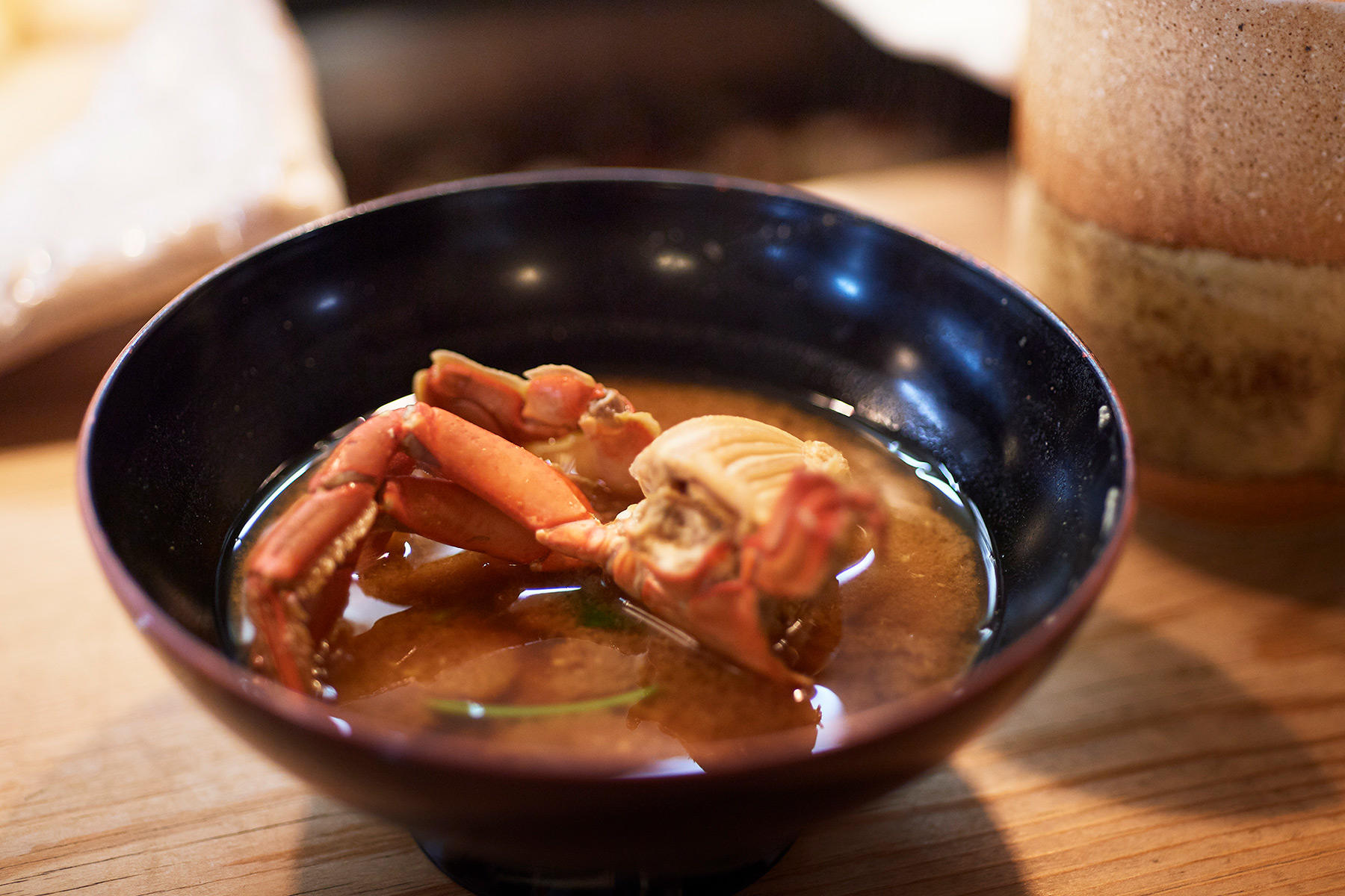 三河湾で獲れる小さな蟹、モガニの味噌汁は冬の定番。〆の一杯に。