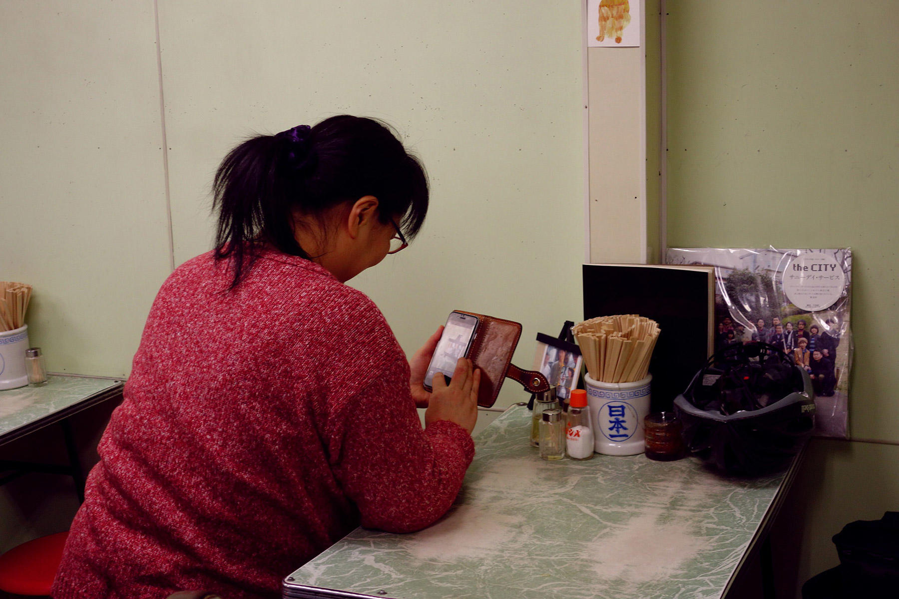 岡山から来たお姉さんはKAT-TUN関係の写真を熱心に撮っていた。