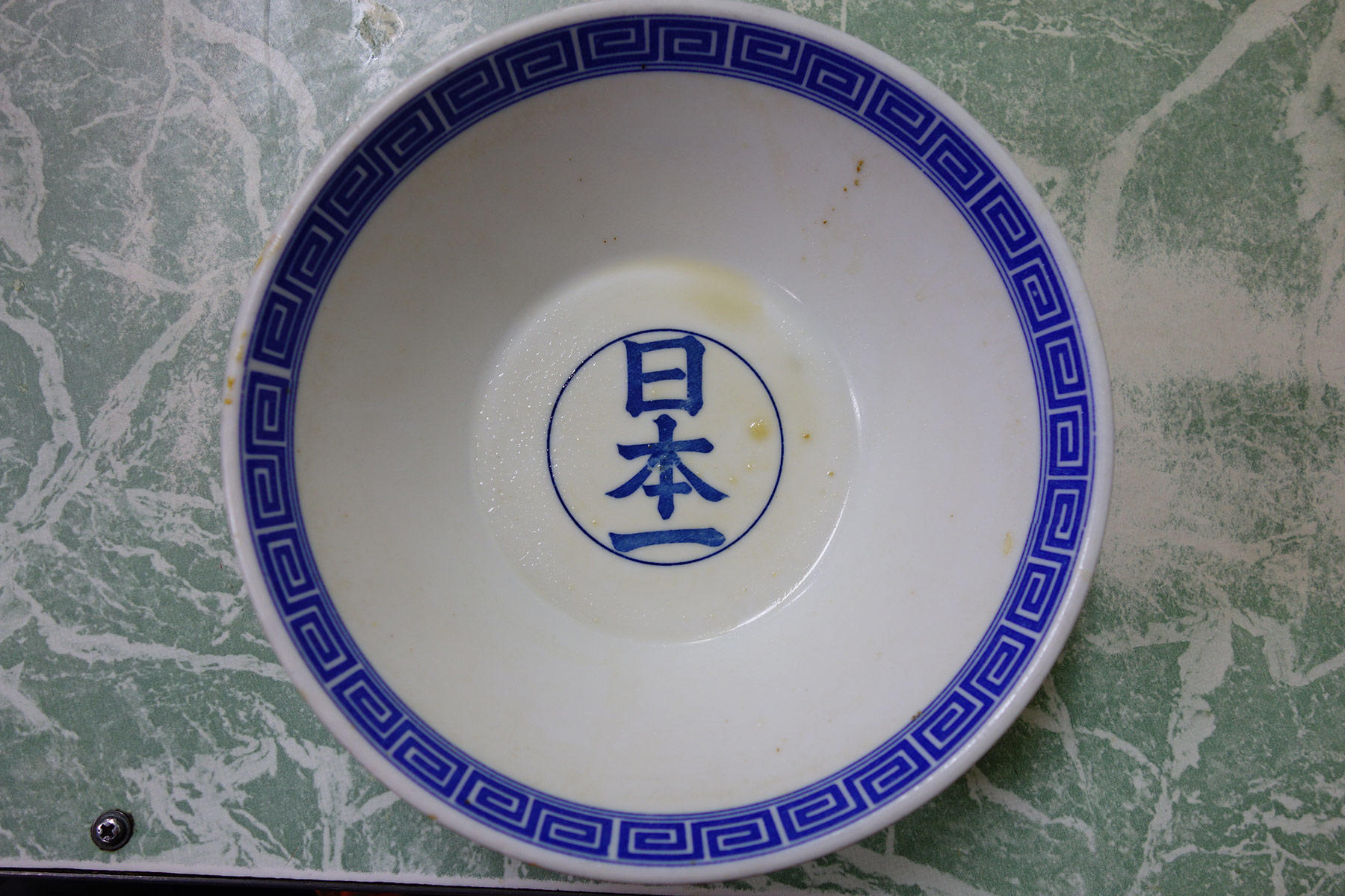 そういえば「日本で二番目に」という謳い文句はよく見かけますが、謙虚なのかと思っていたら、商号の問題なんですかね？