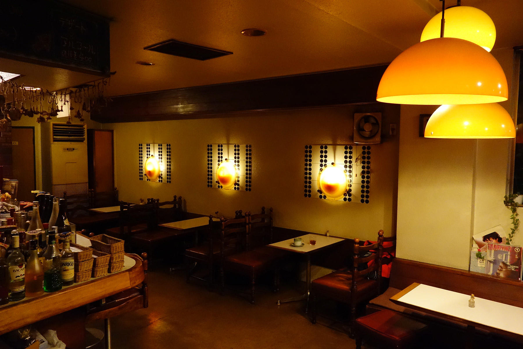 小難しい純文学でも読みたくなるような空間。