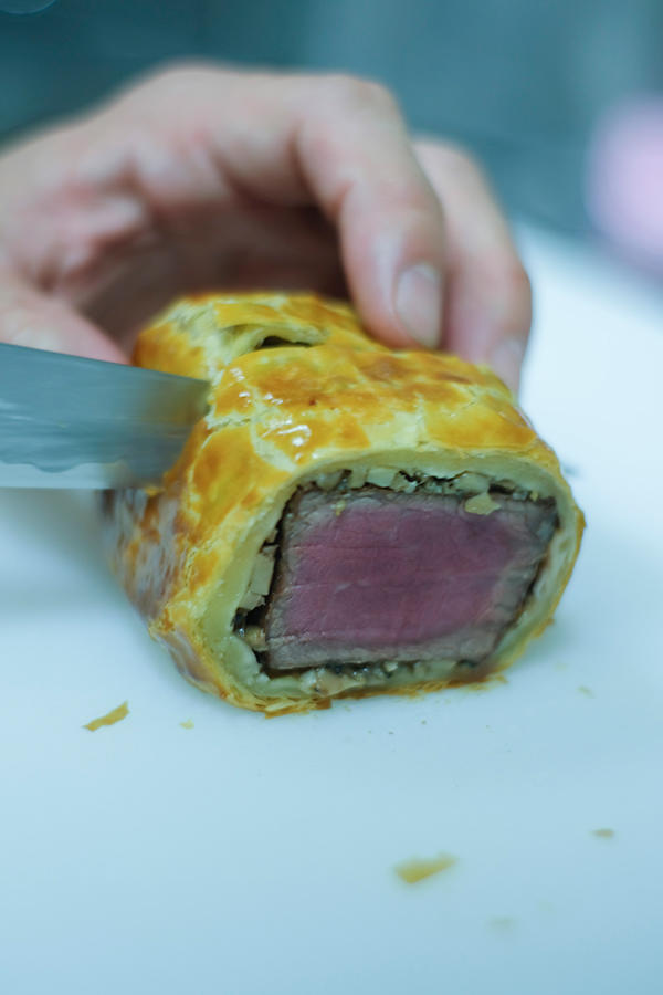 間接的に火が入るため、しっとり柔らかく仕上がったヒレ肉が実に美味。