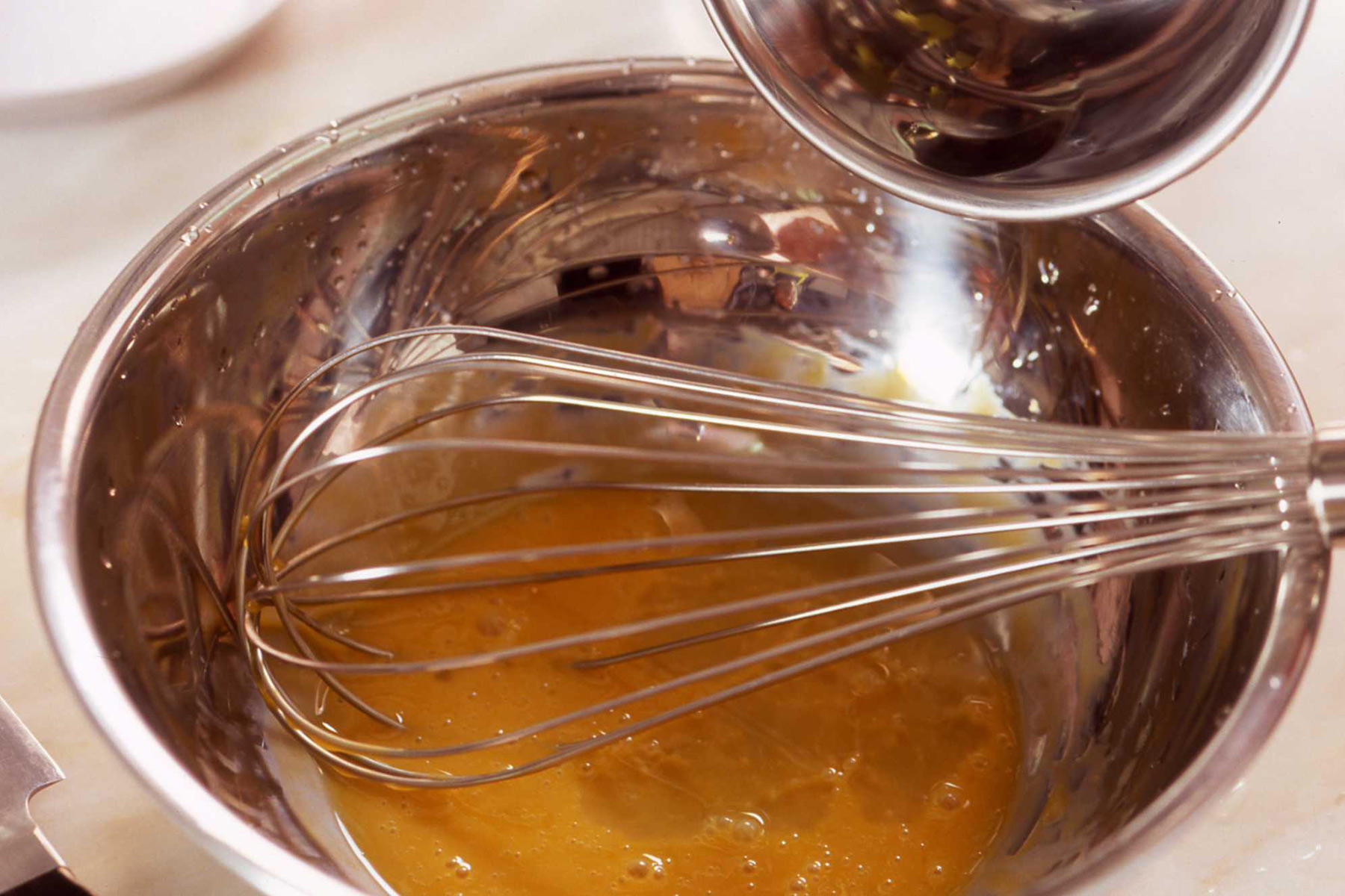 卵黄ソースをつくる