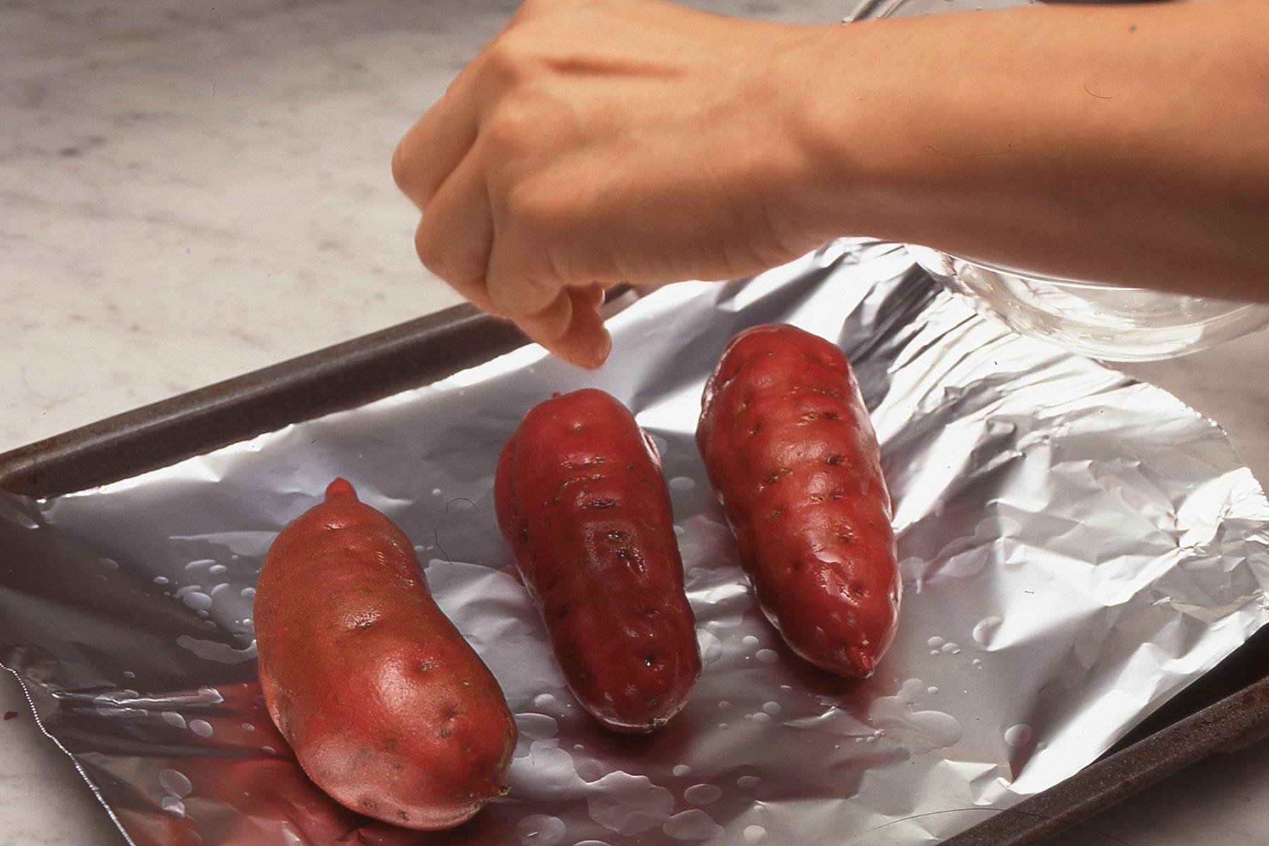 いもを焼く