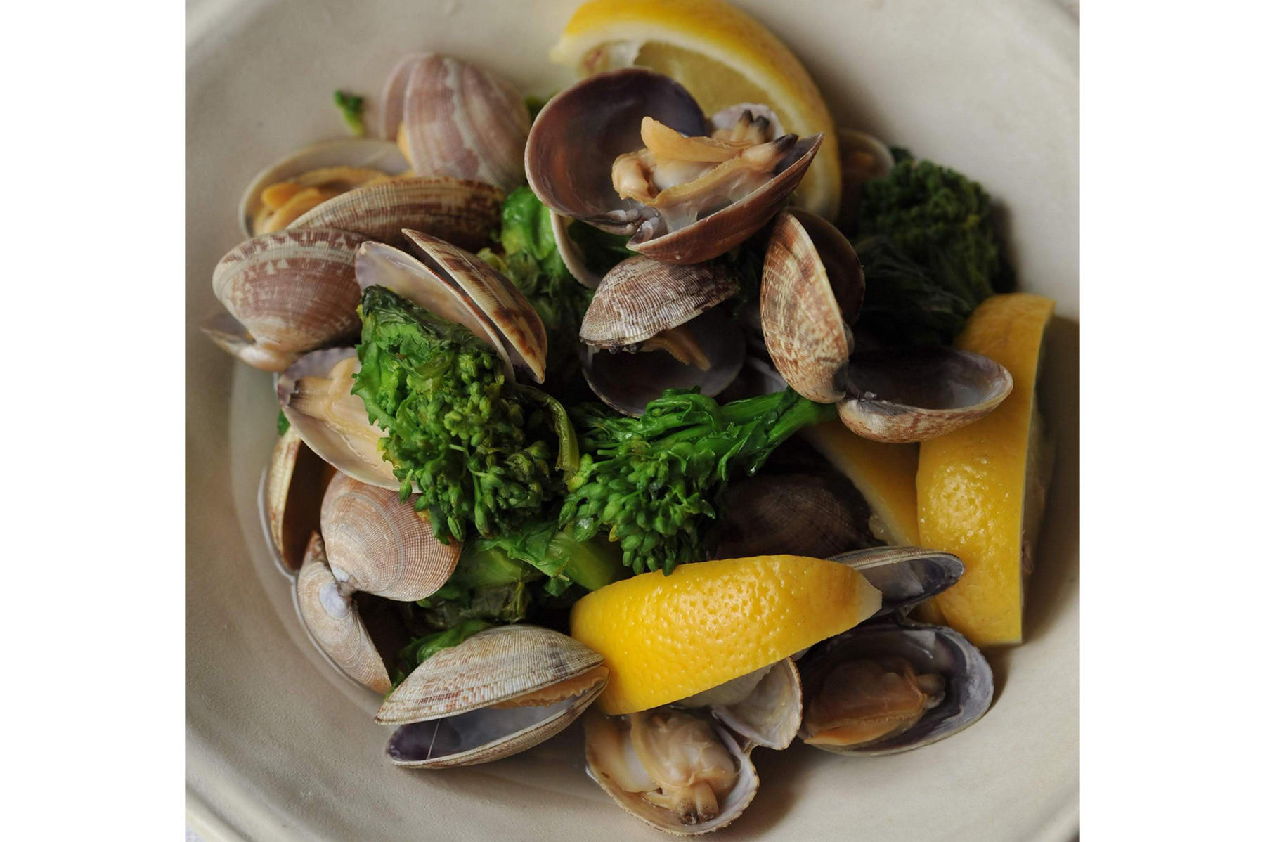 アサリと菜の花のレモン蒸し