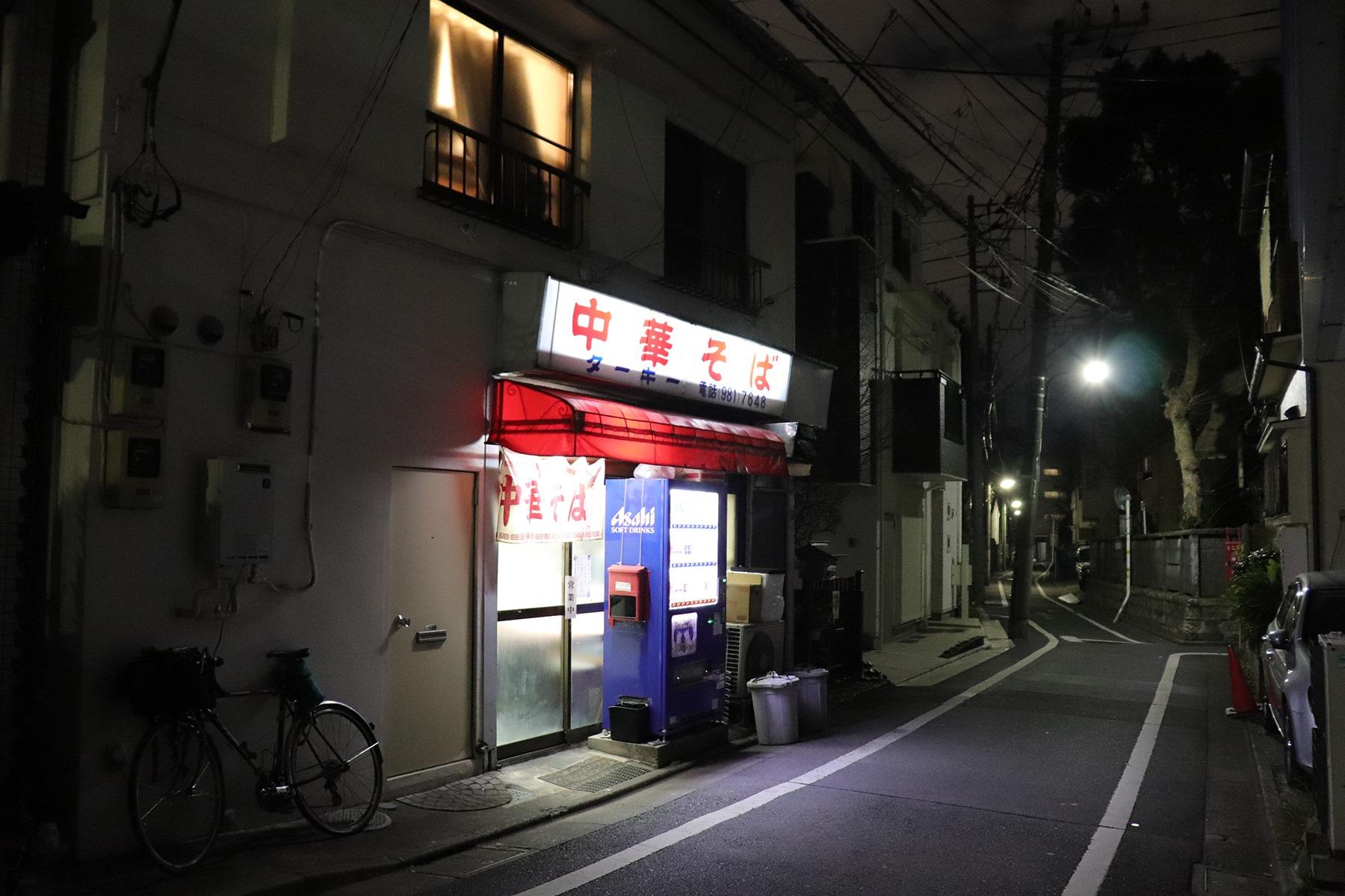 夜外観