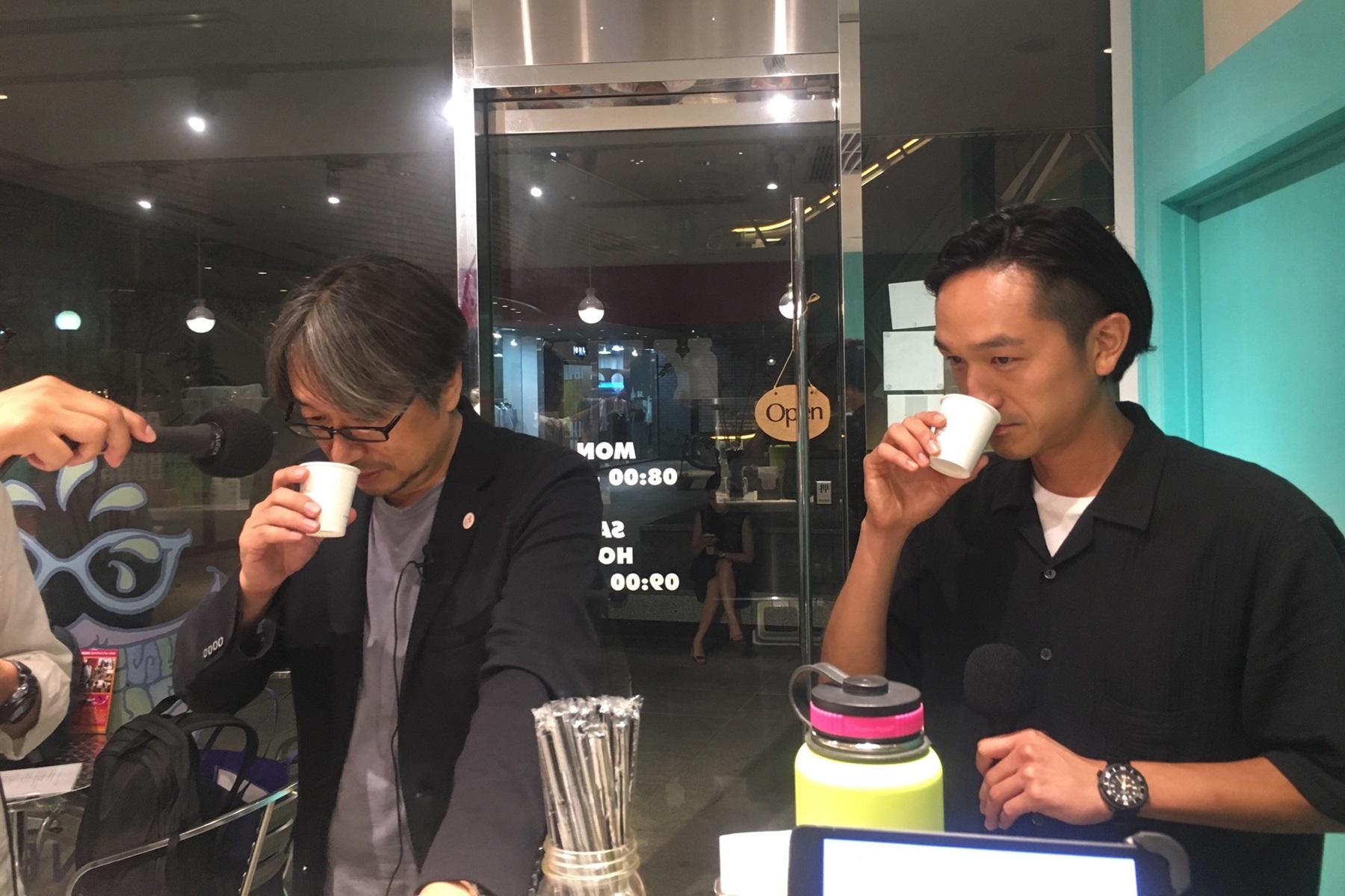 デイリージュースを飲む