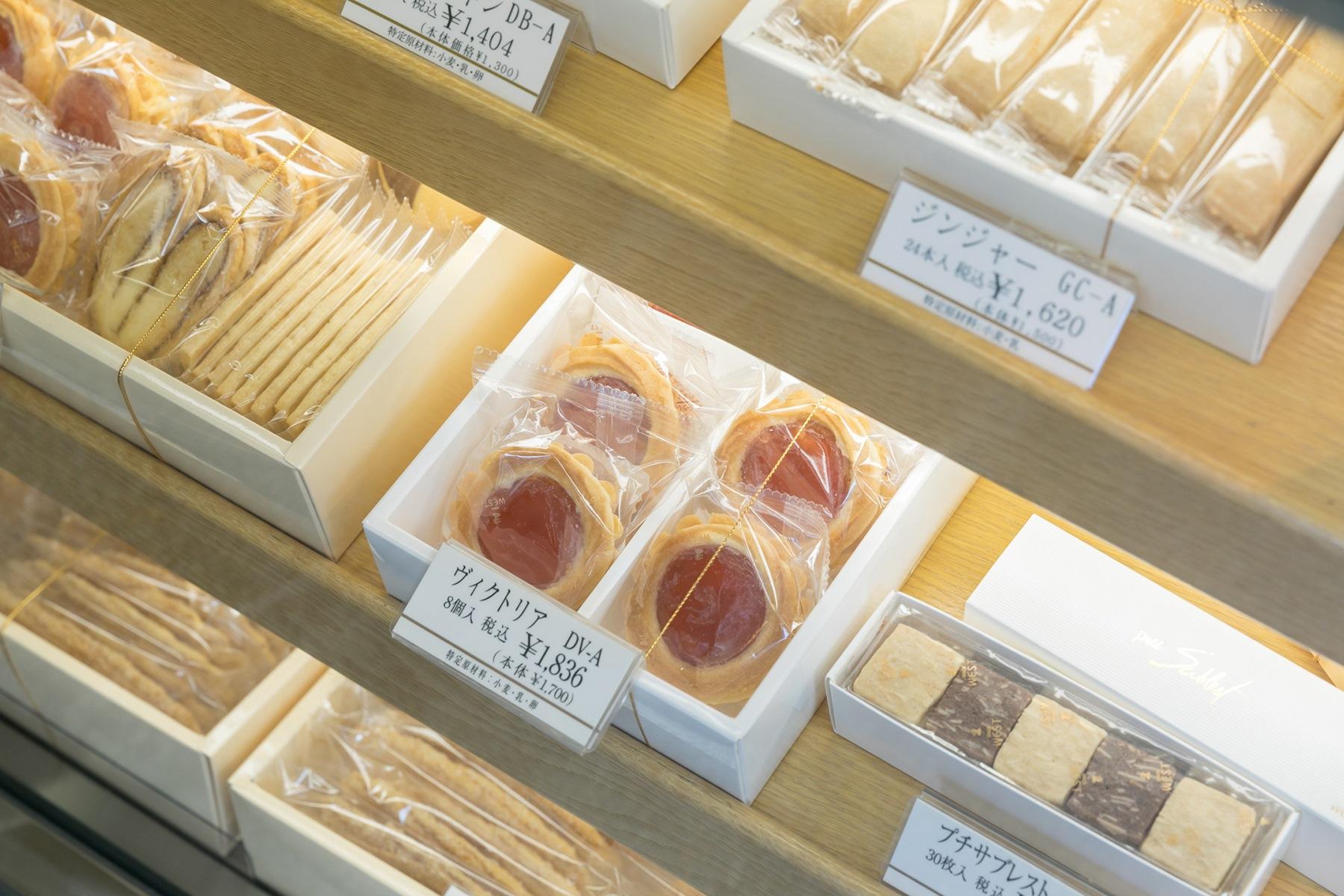 売店の箱詰めのお菓子たち