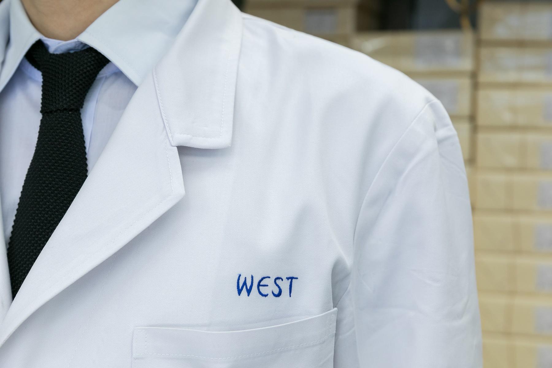 男性スタッフの制服