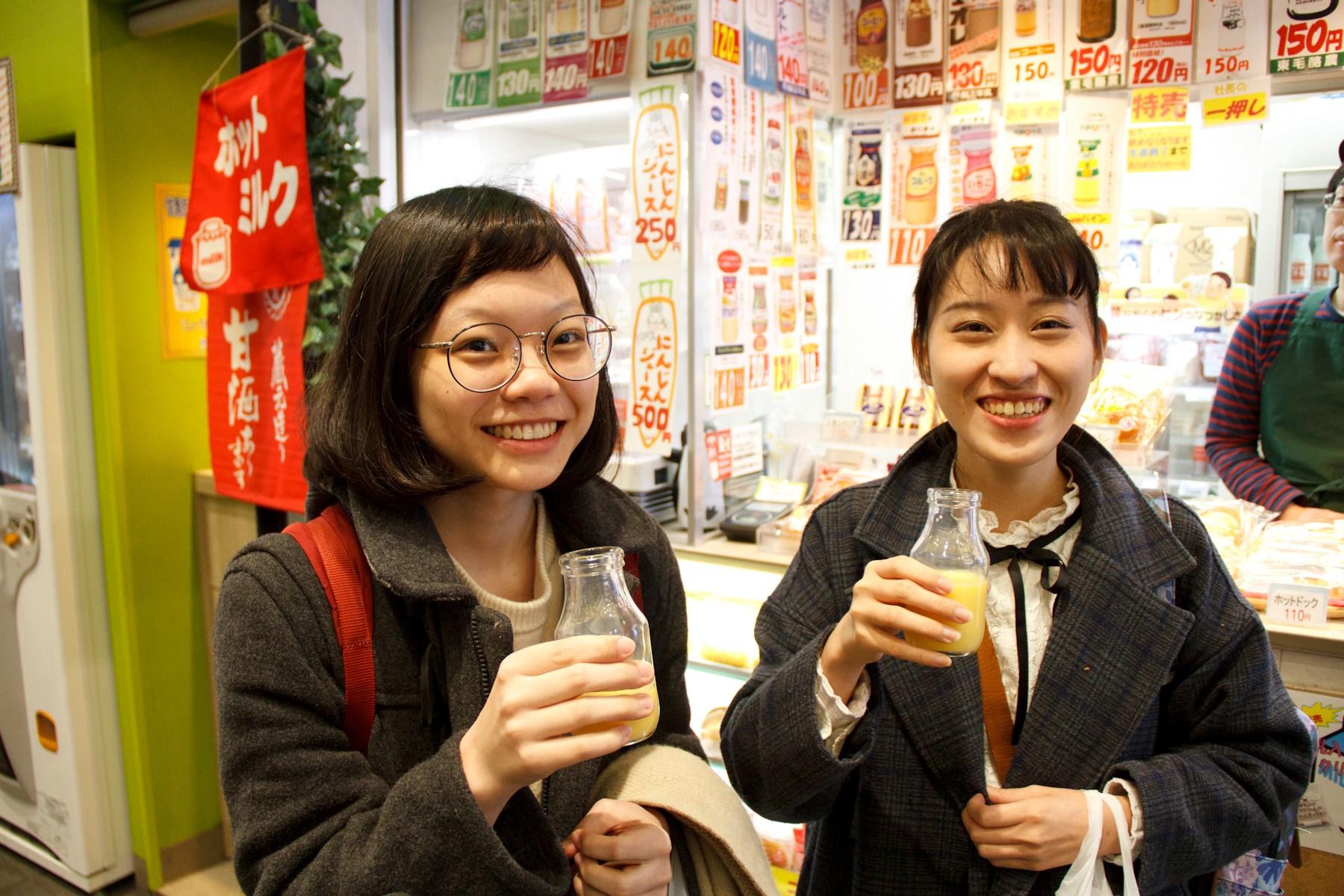 女性2人組