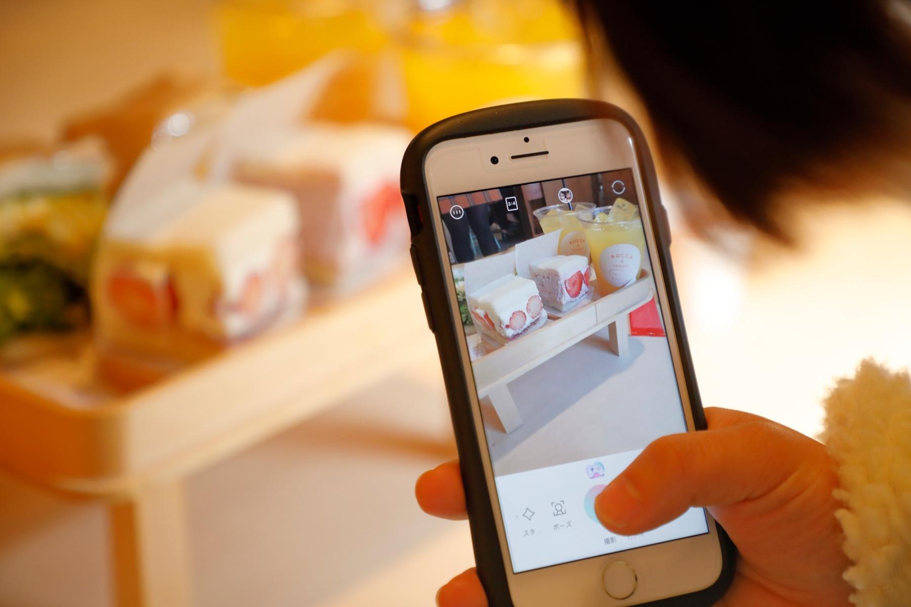 サンドウィッチとスマホ