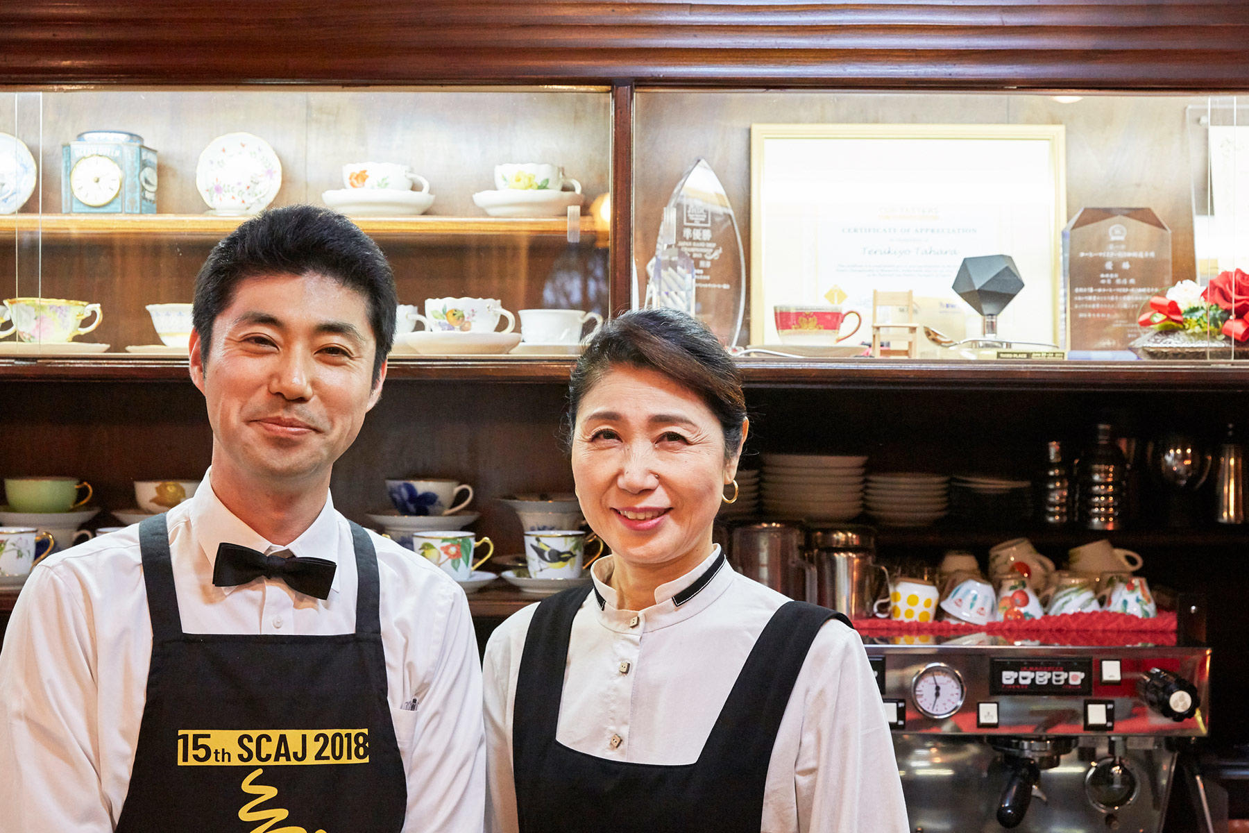 「太宰府に来たらお立ち寄りくださいね！」。田原親子の笑顔とエッグサンド、そしてもちろん珈琲が待っています。